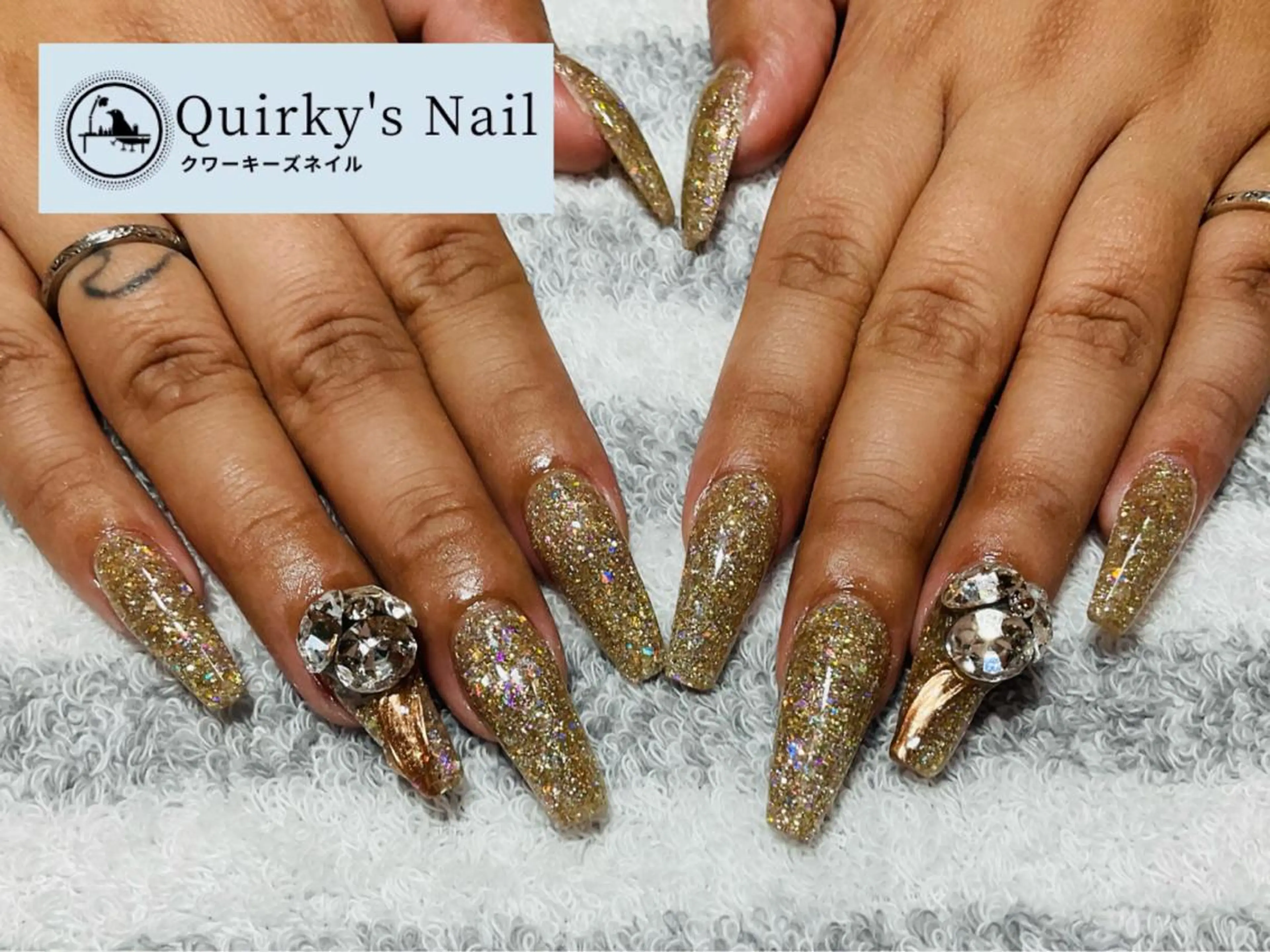 ネイル アートネイル ジェルネイル ゴールド グラデーション ホログラムネイル Quirky's Nail【栄店】のネイルデザイン