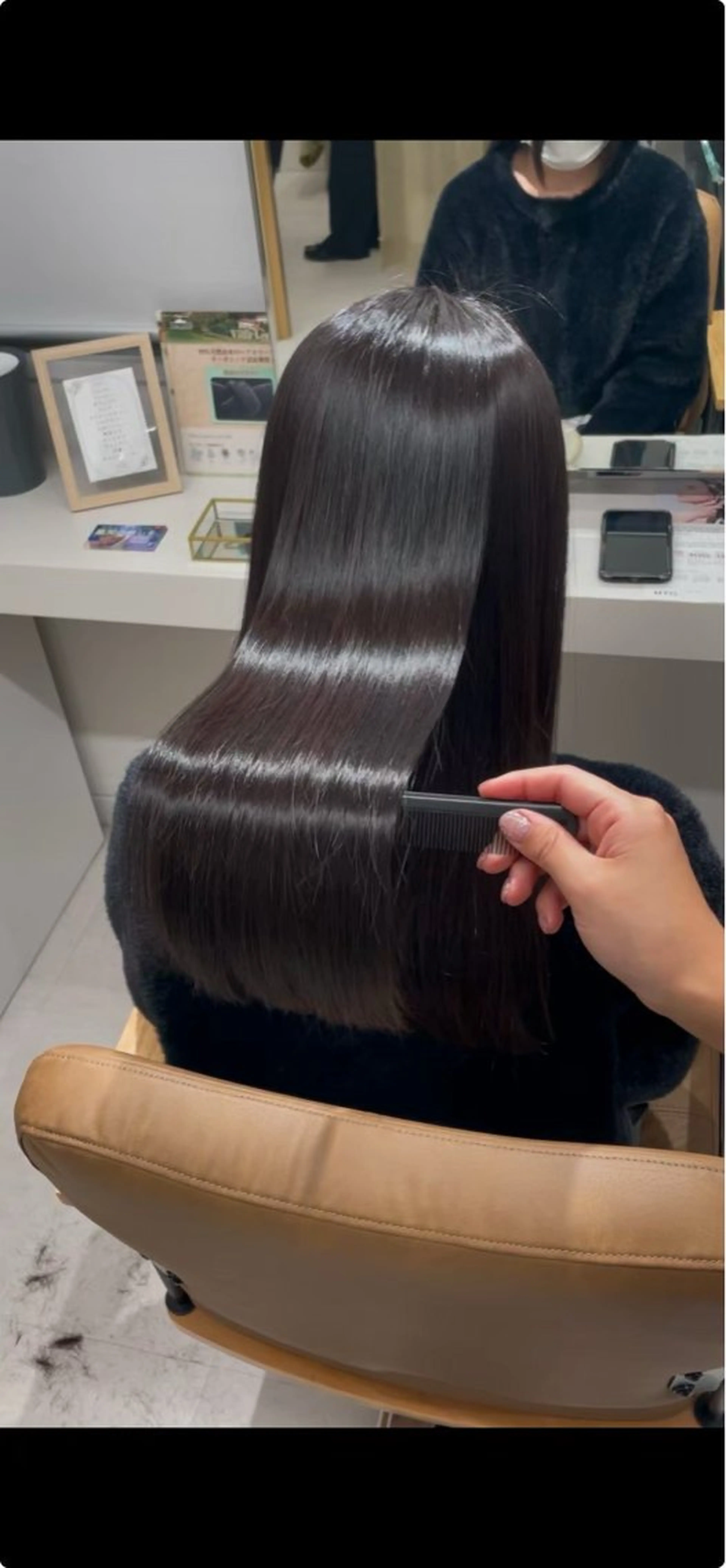 ロング カラー SLASHスラッシュ 小西結奈のヘアスタイル