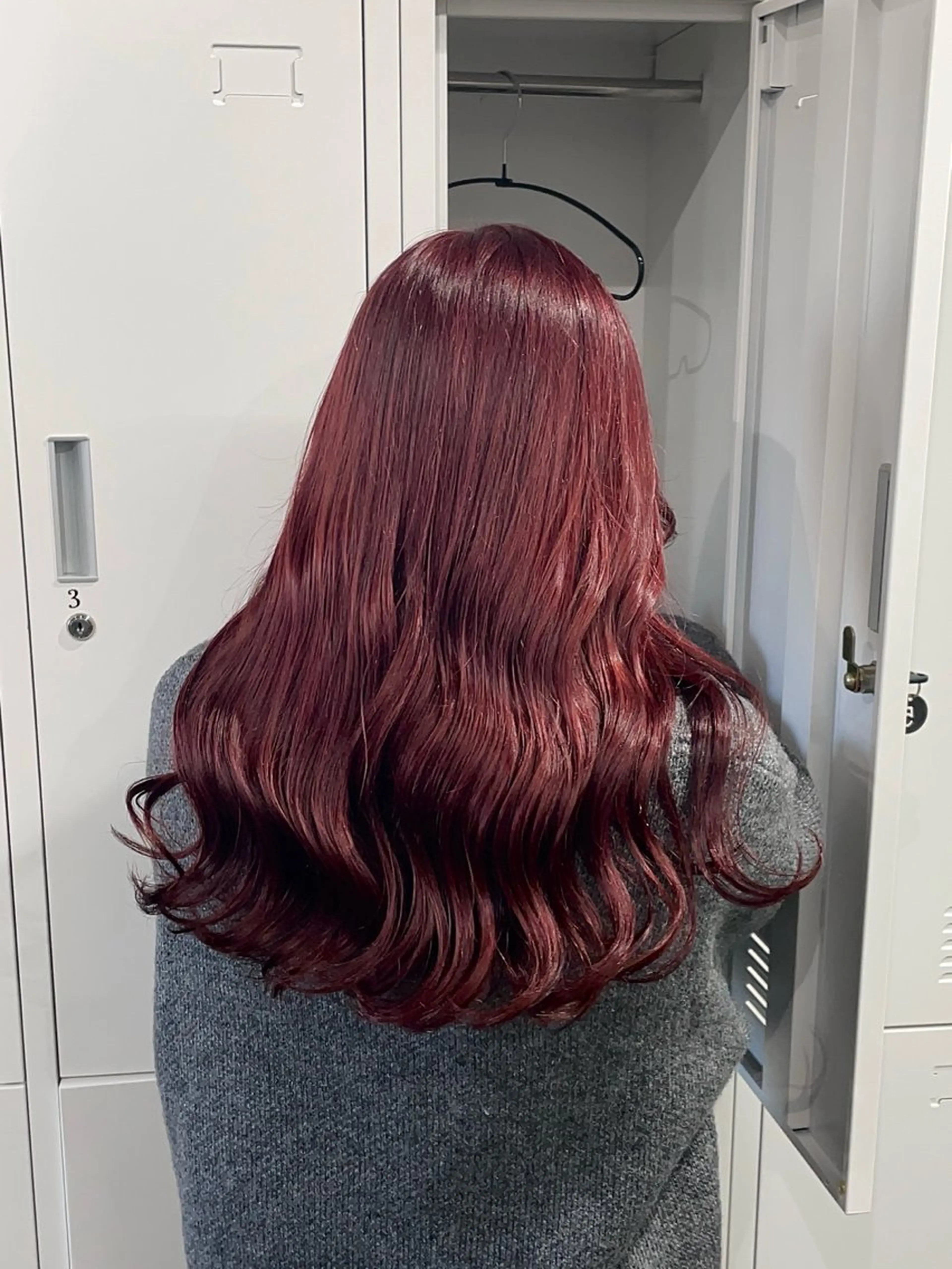 ロング カラー ボルドーカラー カット ヘアカラー トリートメント REINA ISHIDOのヘアスタイル