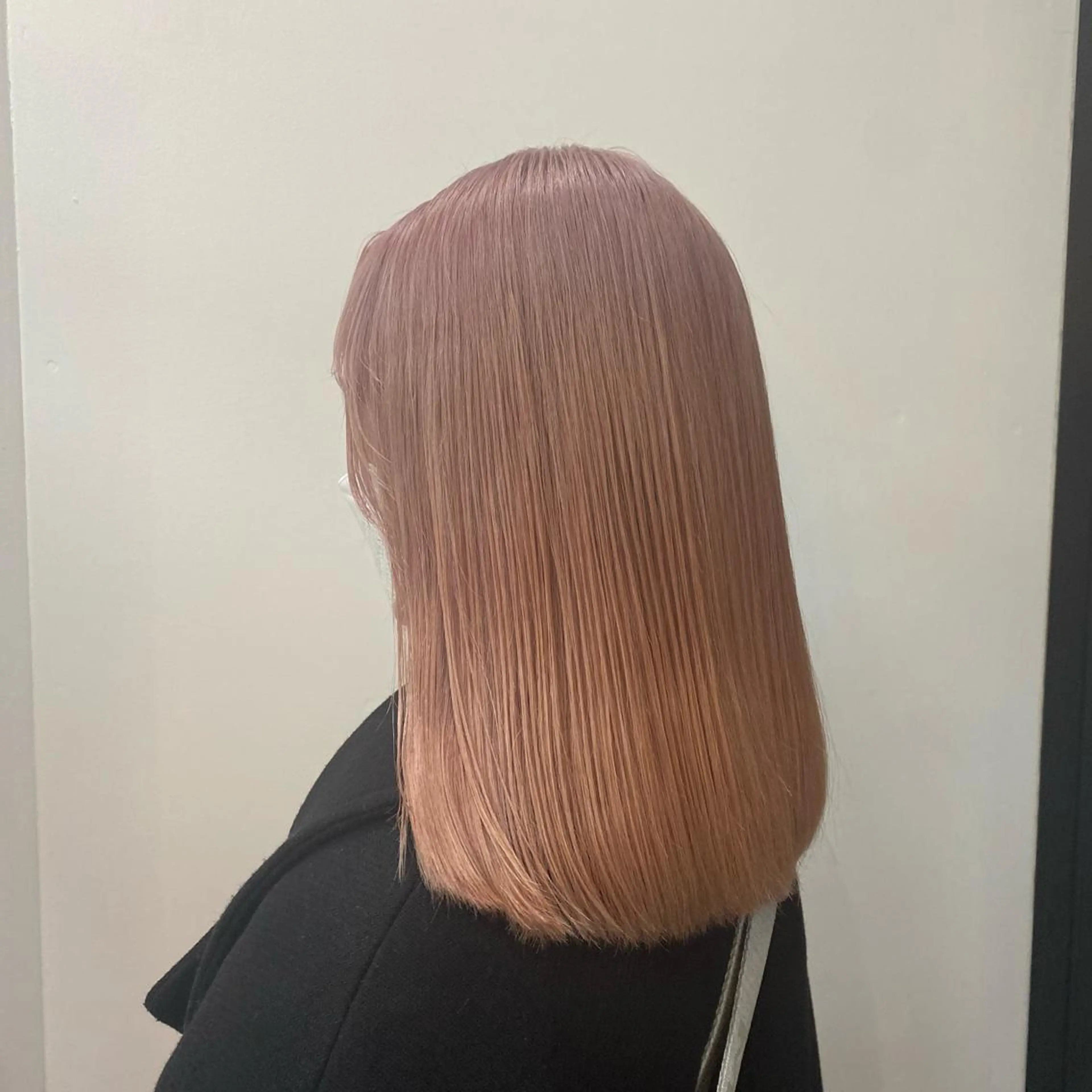 セミロング カラー ボブハイトーン🦖 デザインMAMIのヘアスタイル