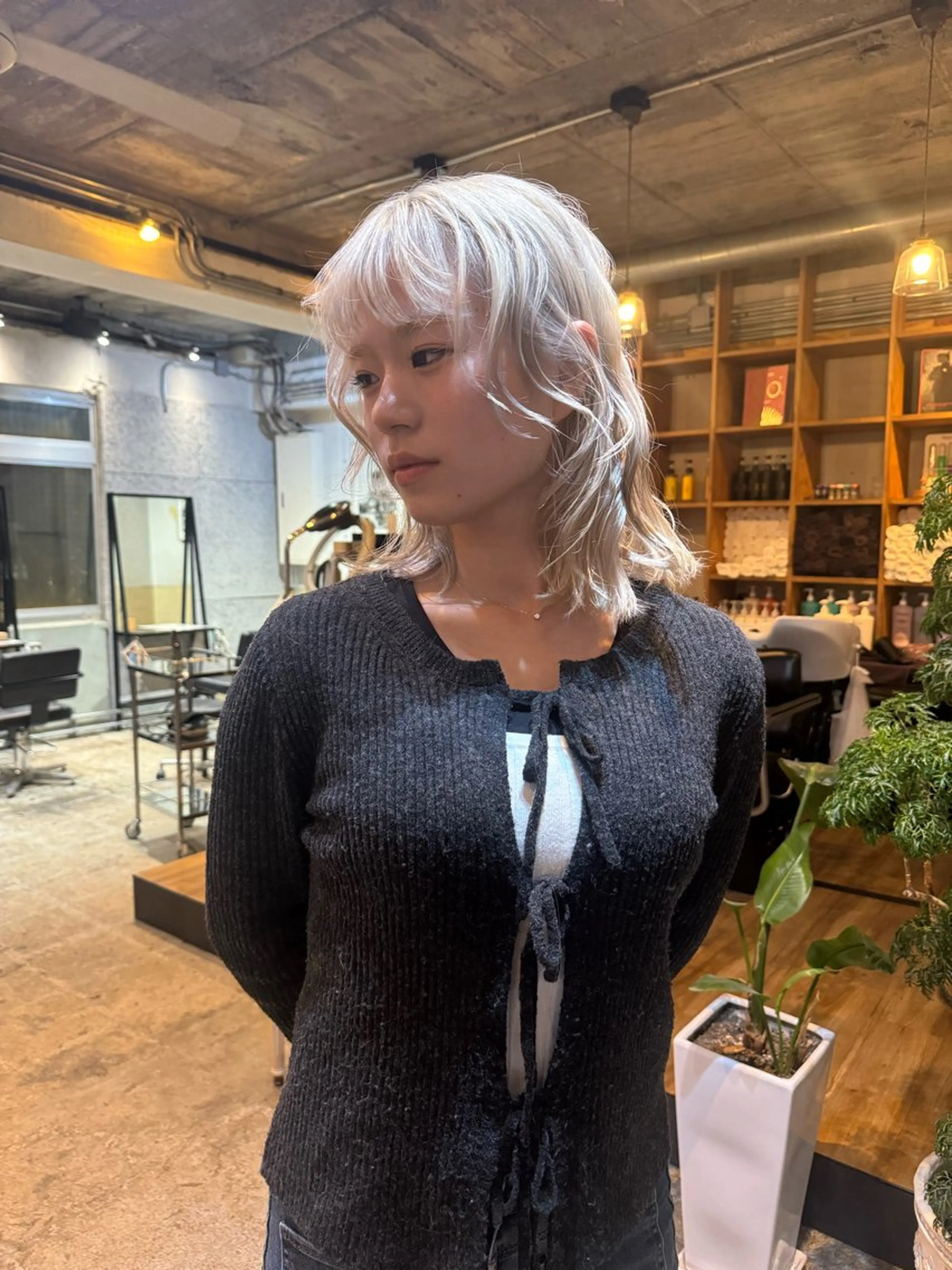 ミディアム HIKARIS 長澤彩のヘアスタイル