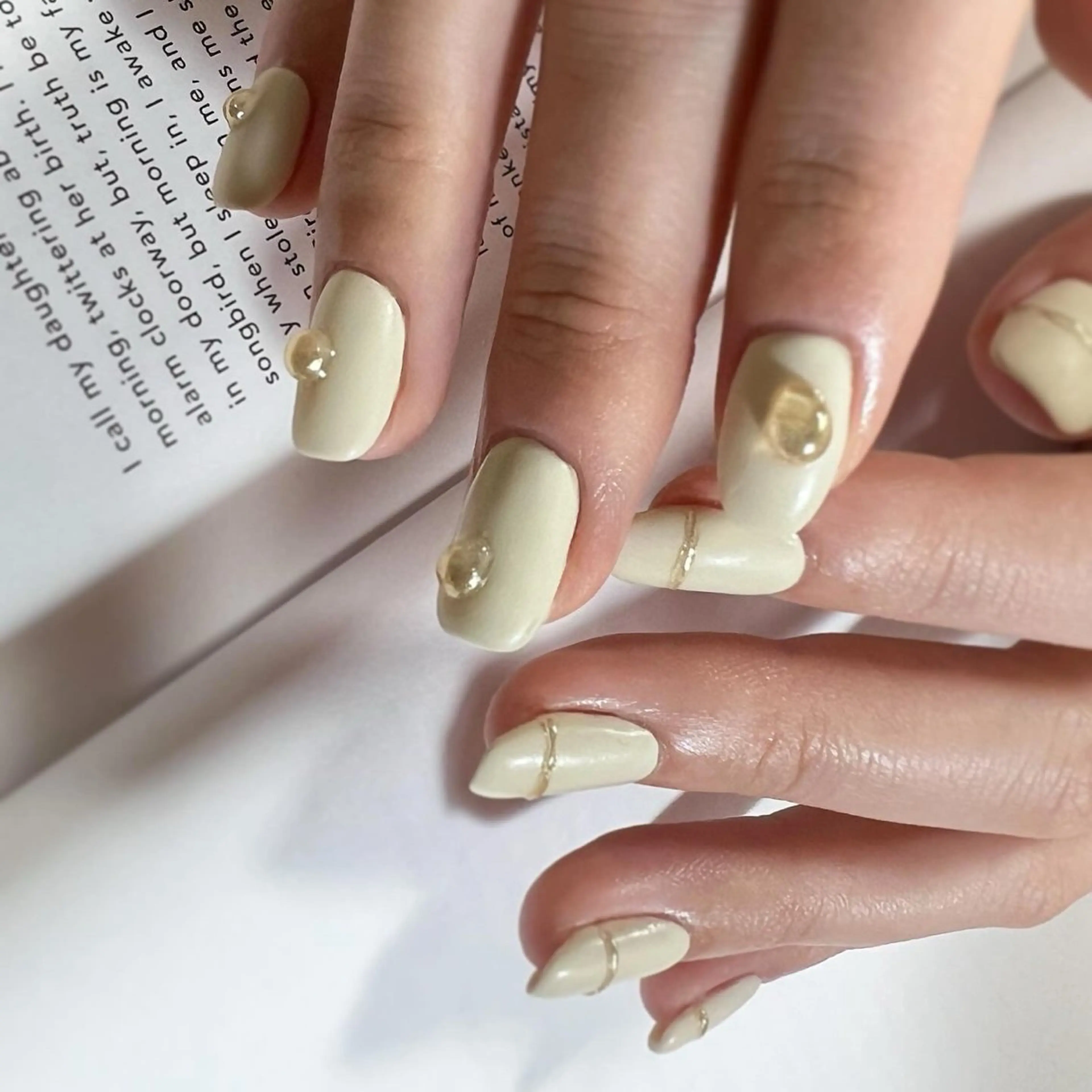 ネイル ゴールド マットネイル ミラーネイル 冬ネイル ハンドネイル pointillé .ayaのネイルデザイン