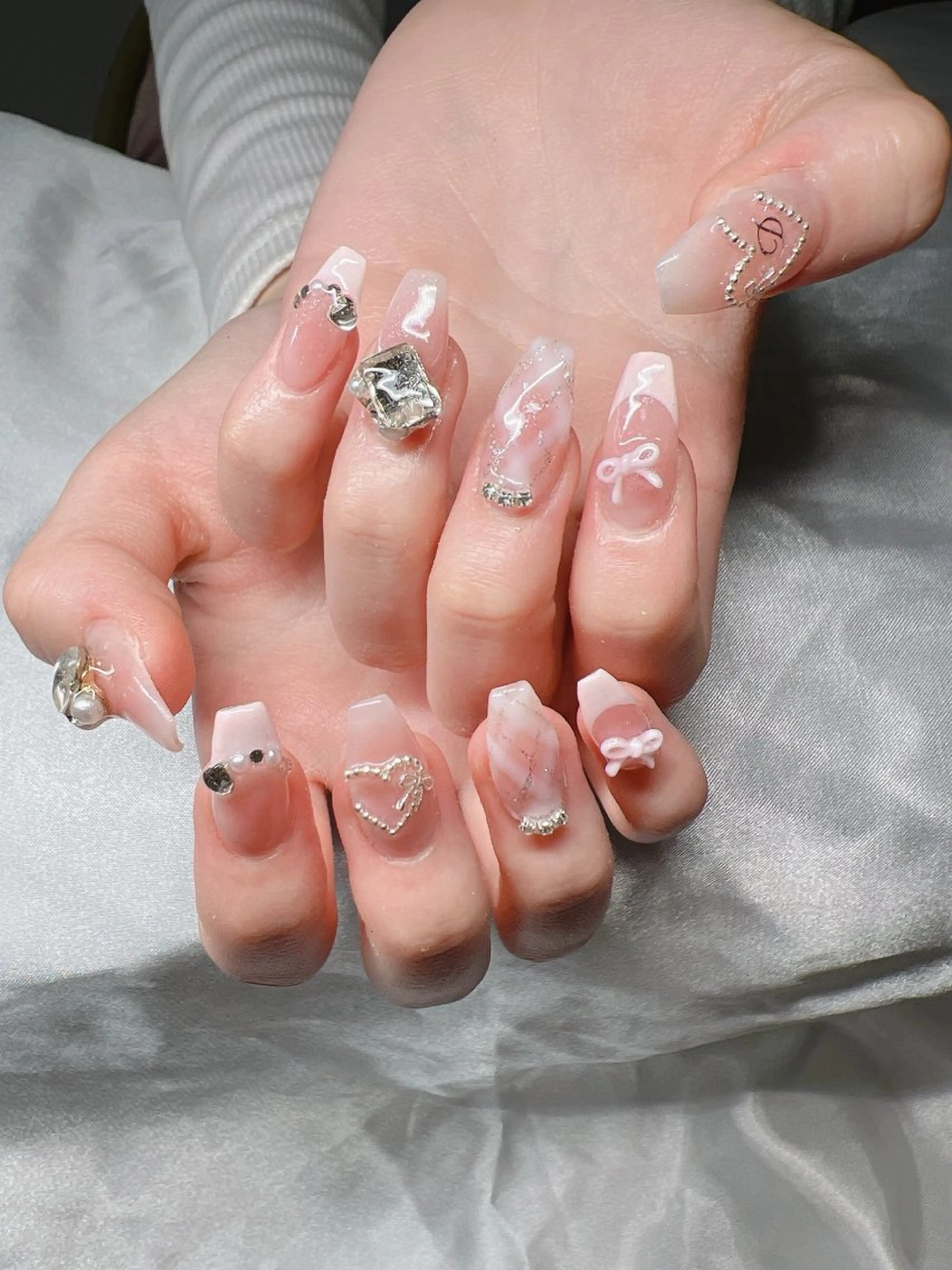 ネイル 長さ出し グラデーション 卒業式 キラキラネイル マグネットネイル Lee Nailsのネイルデザイン