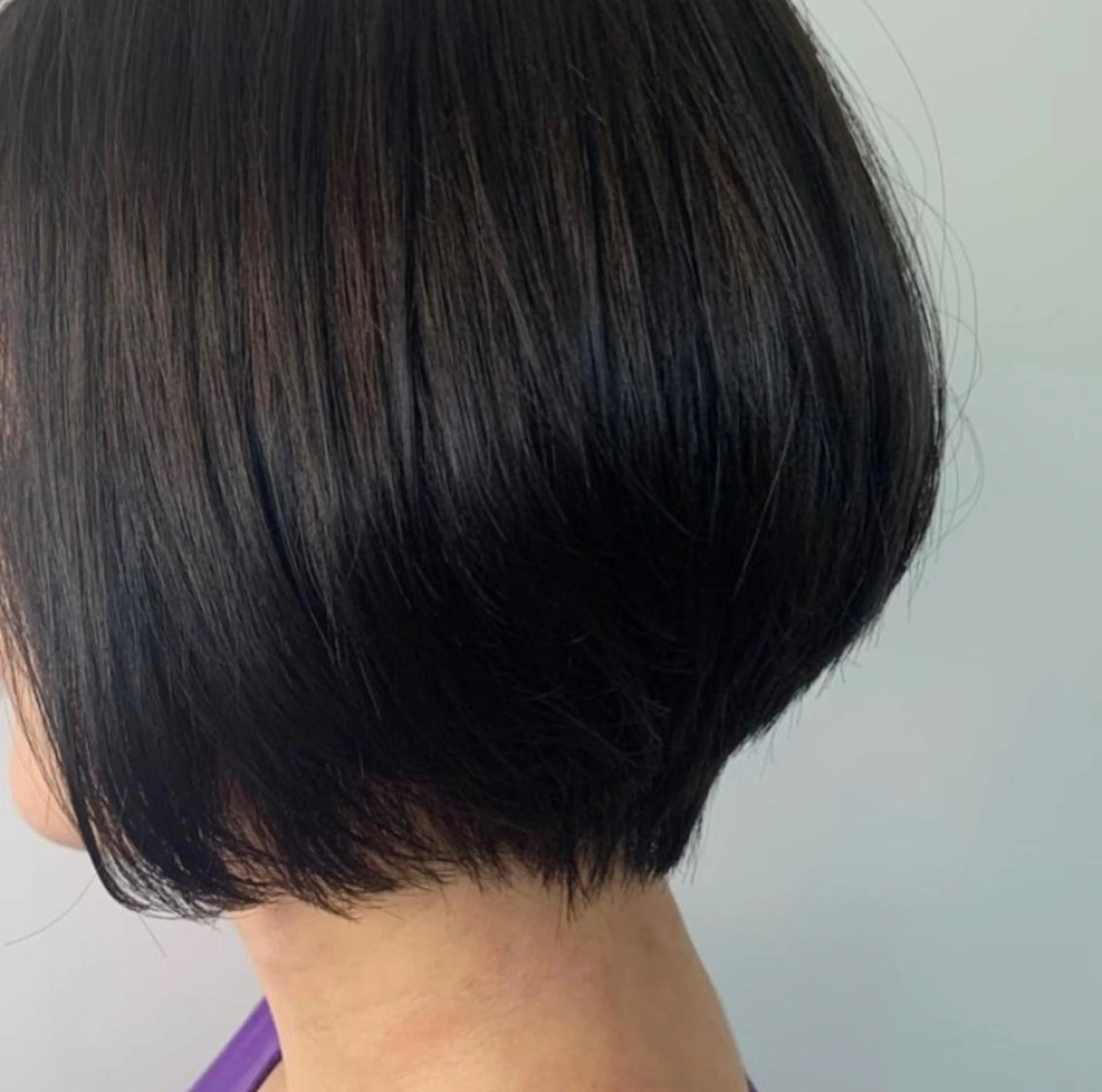 ショート カラー 小森 衣純のヘアスタイル