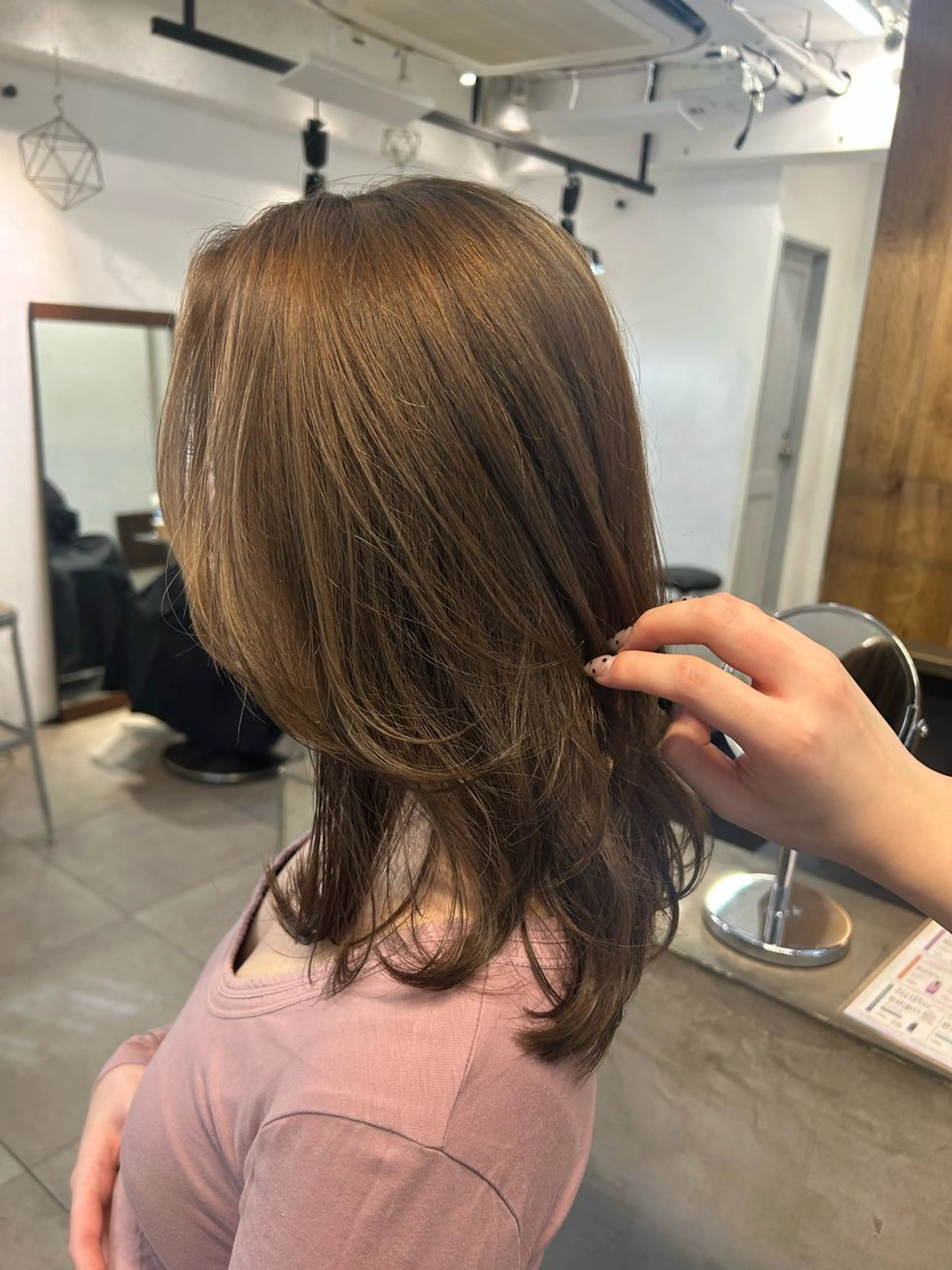 ミディアム レイヤーカット ヘアカラー トリートメント Lomalia Yuukaのヘアスタイル