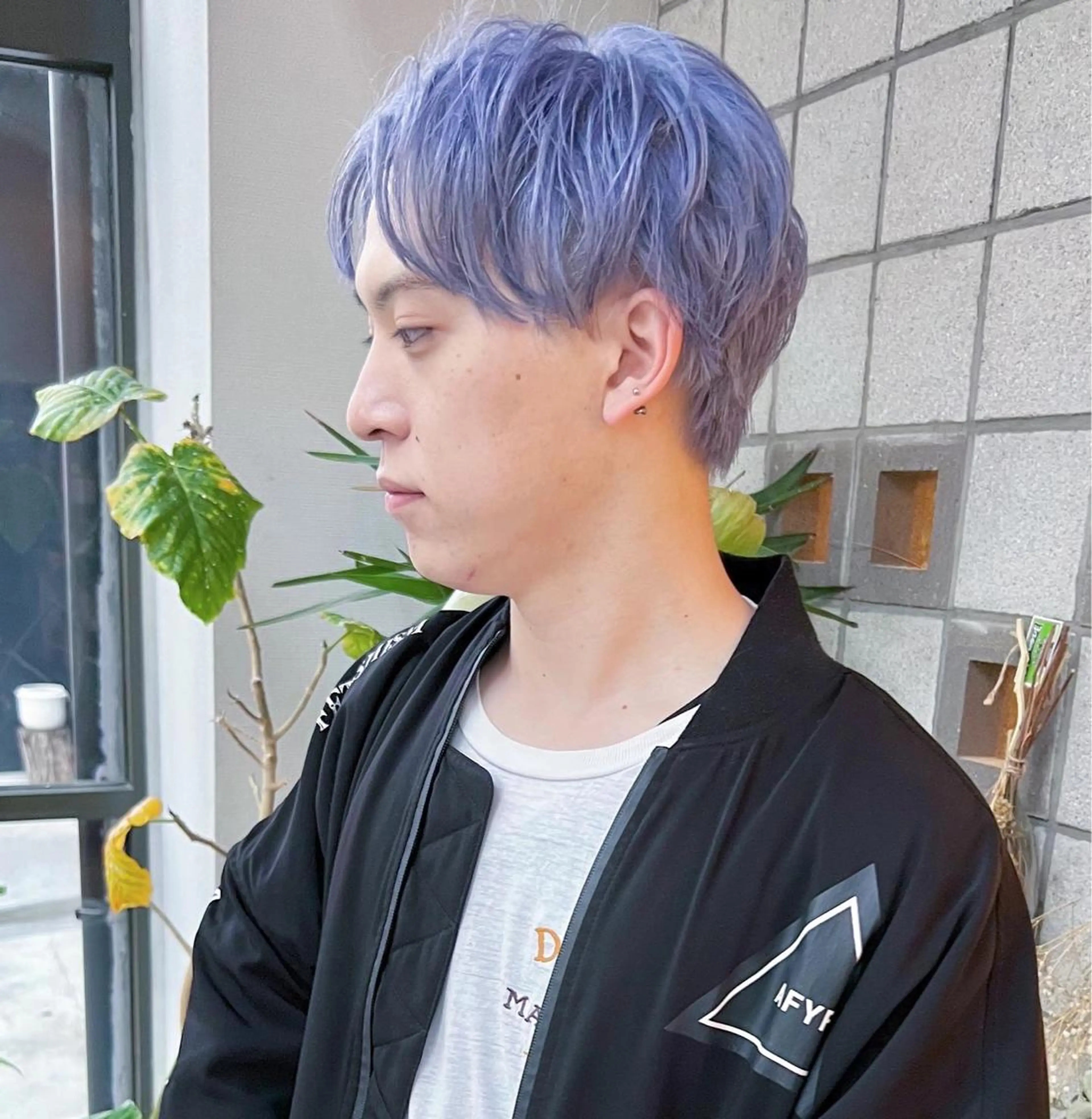 カラー メンズ メンズハイトーン ハイトーンカラー バイオレットカラー カット ヘアカラー 古川 晴輝のヘアスタイル