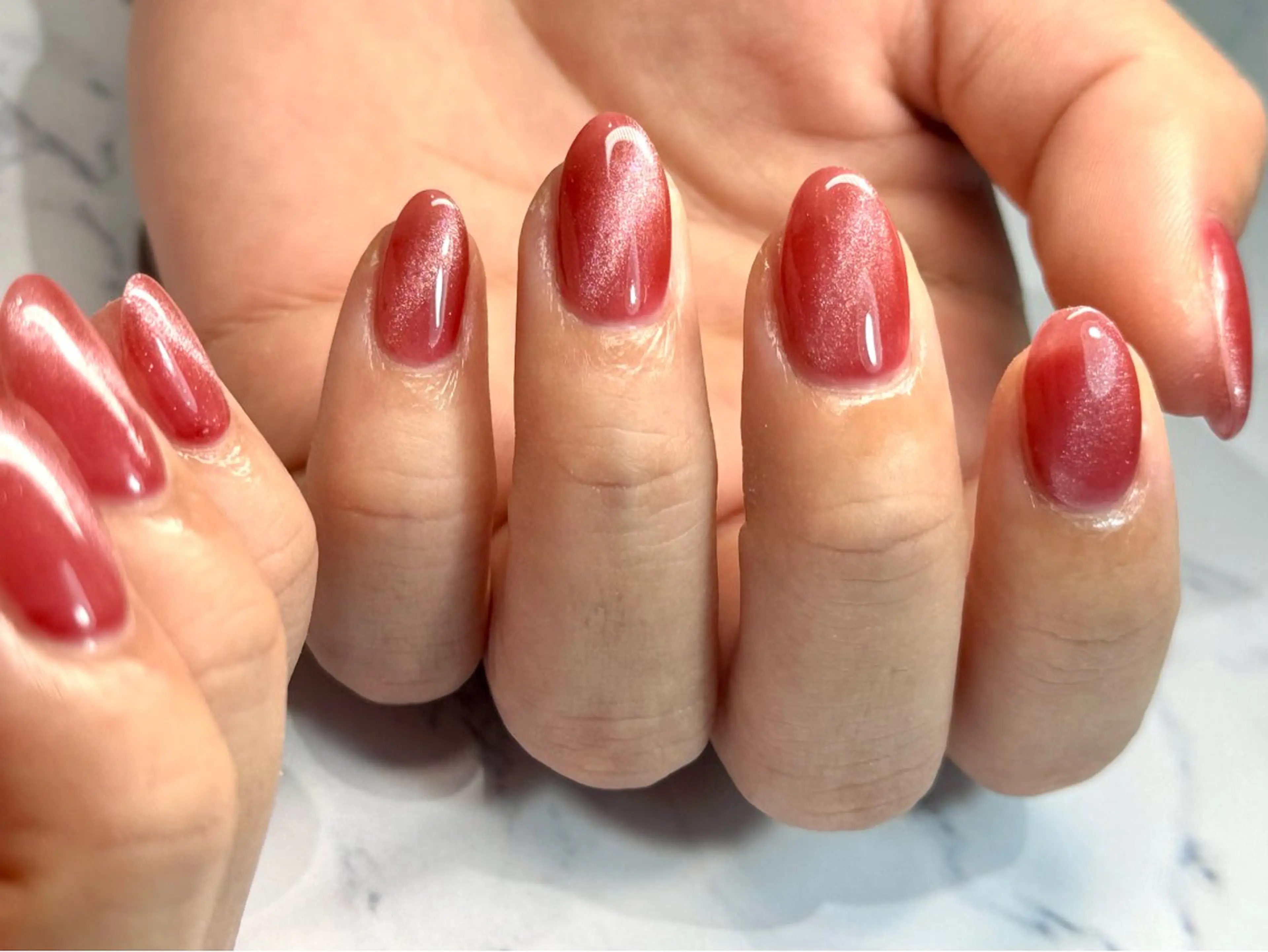 ネイル ブラウン マグネットネイル 赤色 MILImili nailのネイルデザイン