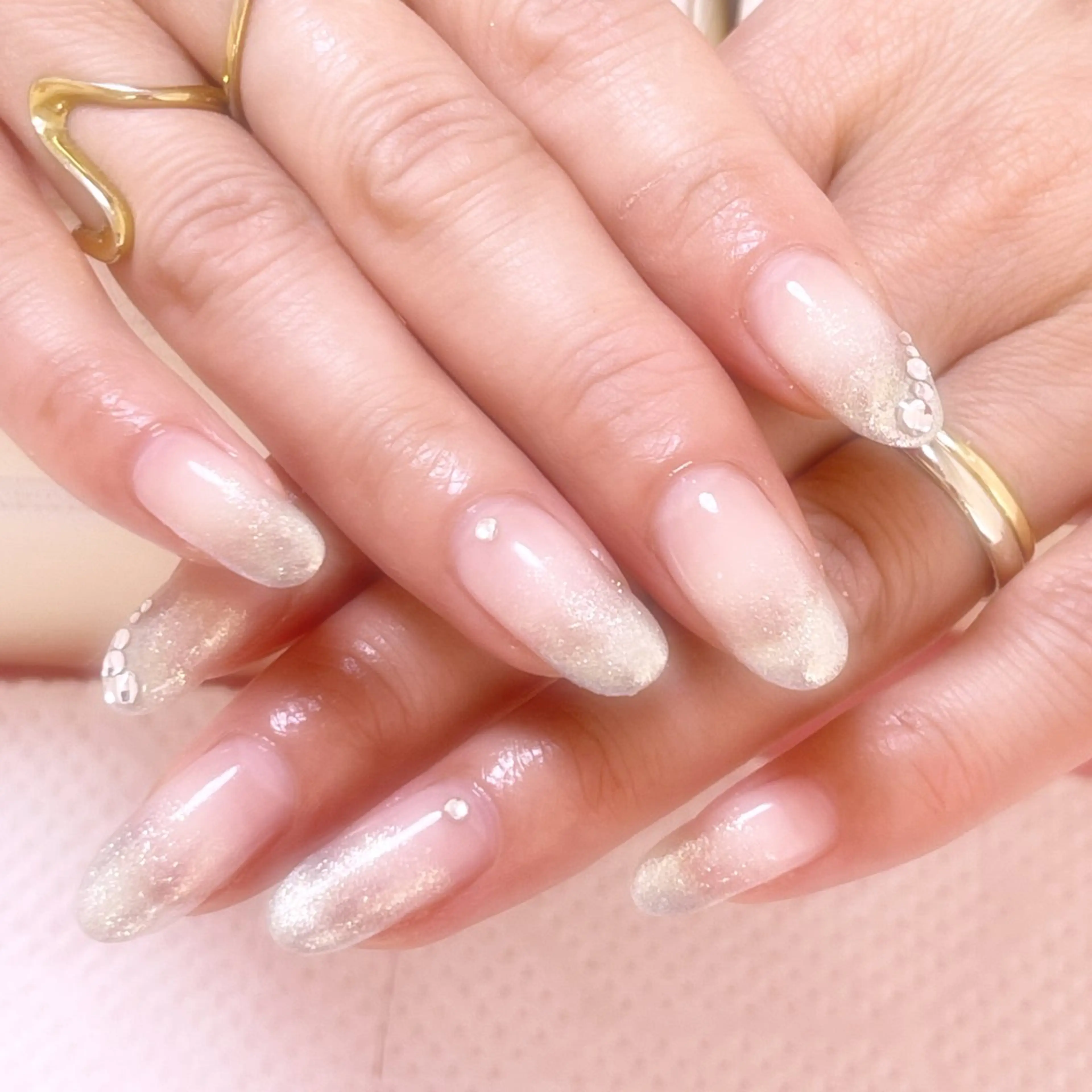 ネイル ストーンネイル ハンドネイル 梅島のネイル屋さん所属・梅島の ネイル屋さんのネイルデザイン