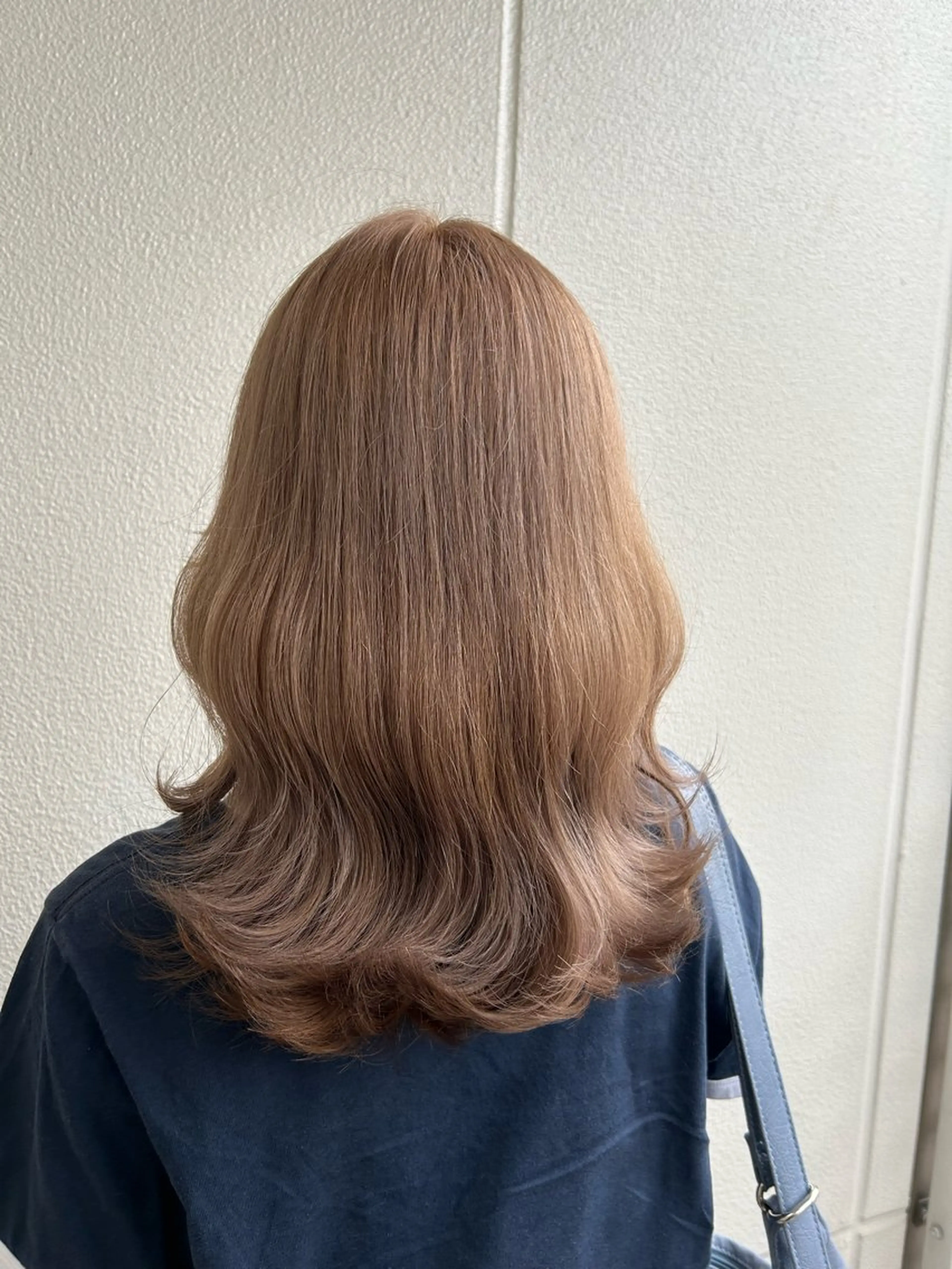 ミディアム カラー ヘアアレンジ ベージュカラー ミルクティーベージュ 《暖色/韓国レイヤー 》🇰🇷桑原ユキネのヘアスタイル