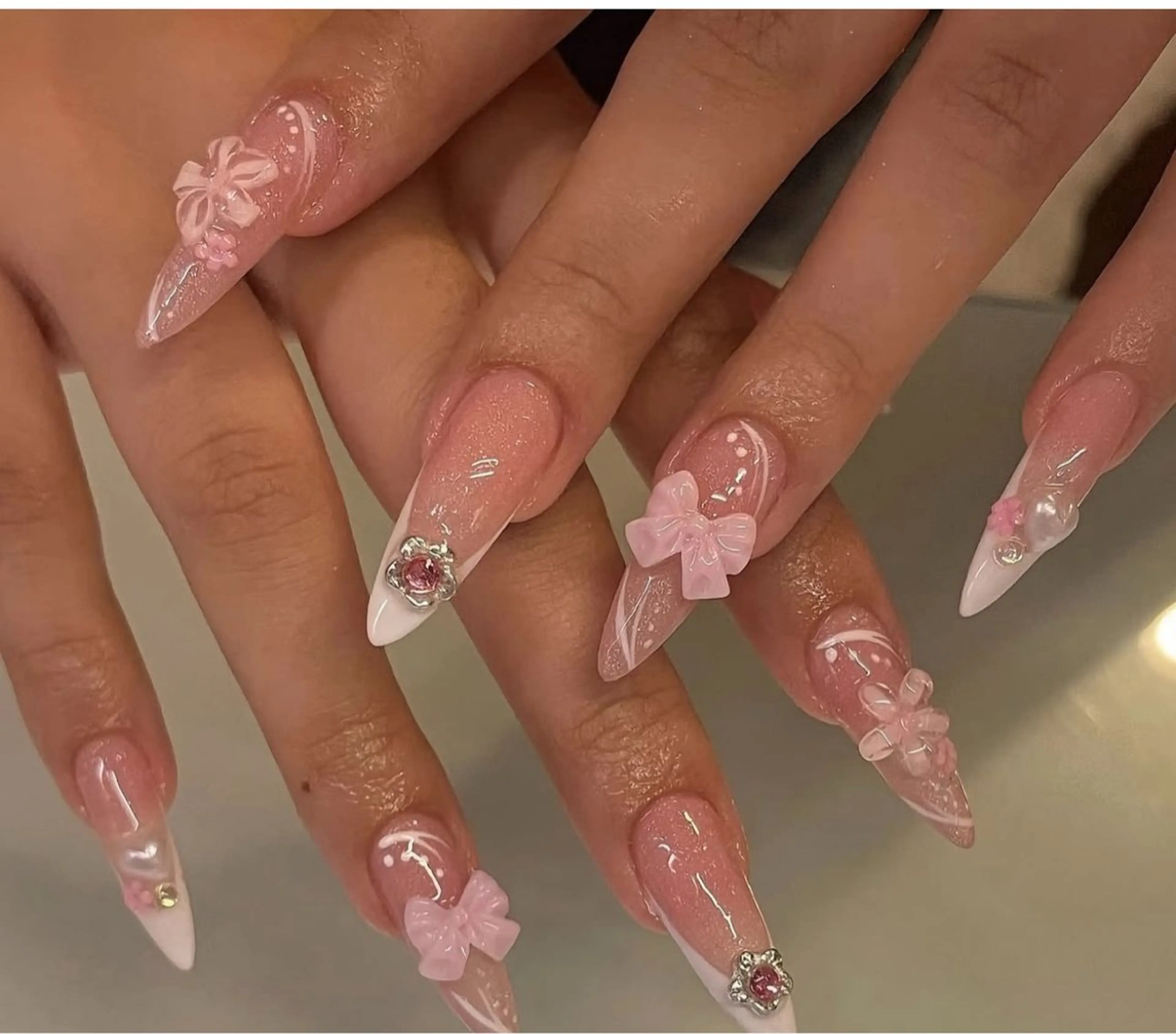 ネイル アートネイル フラワーネイル フレンチネイル ジェルネイル グラデーション ハンドネイル Ryunail所属・ryunail shinokuboのネイルデザイン