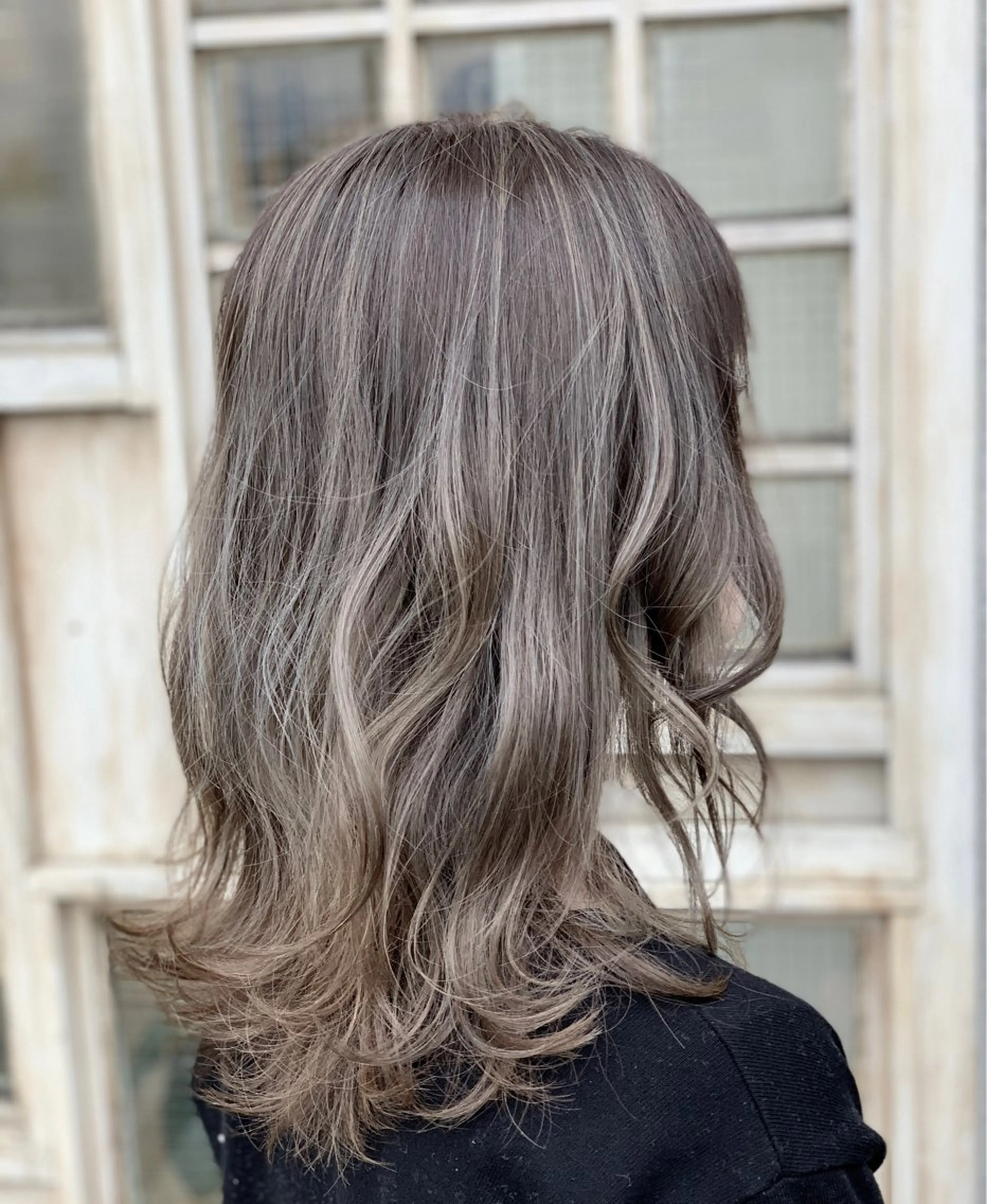 ミディアム 外国人風カラー レイヤーカット カット ヘアカラー 幡野 葵のヘアスタイル