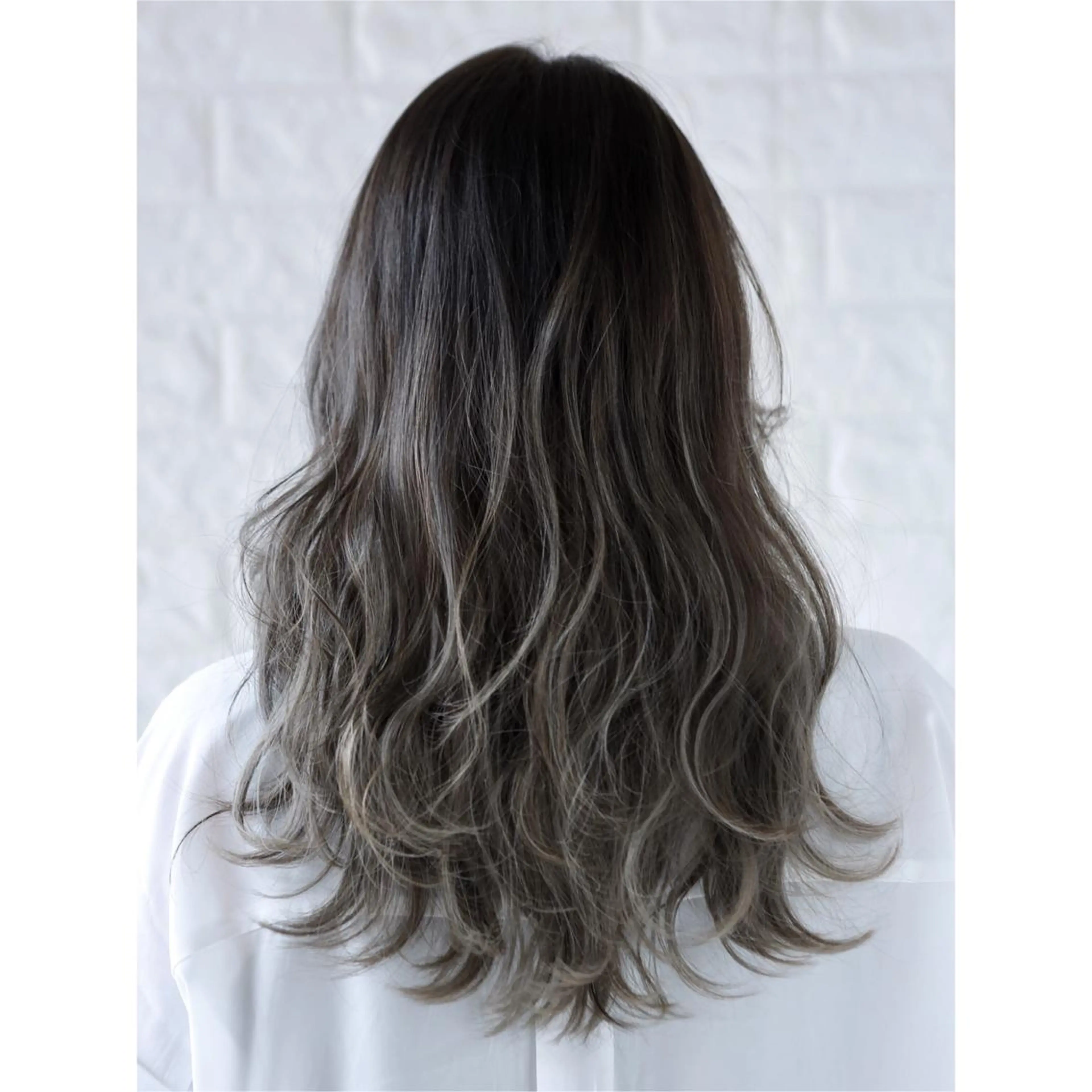 セミロング カラー バレイヤージュ 透明感カラー ハイライトカラー ハイライト レイヤーカット KIZU 髪質改善 オカルト怪談のヘアスタイル