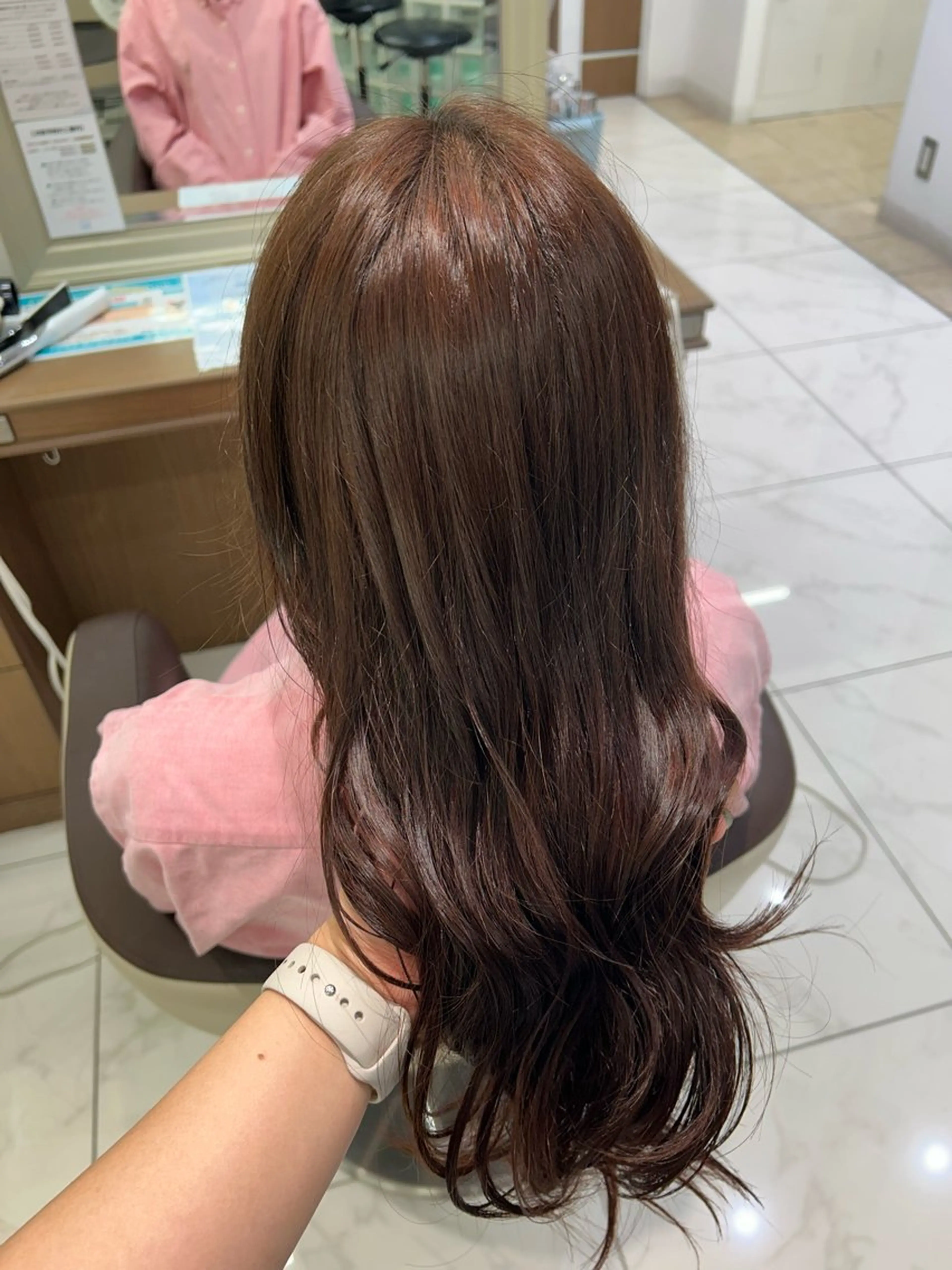 セミロング ヘアアレンジ YUI /ハイトーンカラーのヘアスタイル