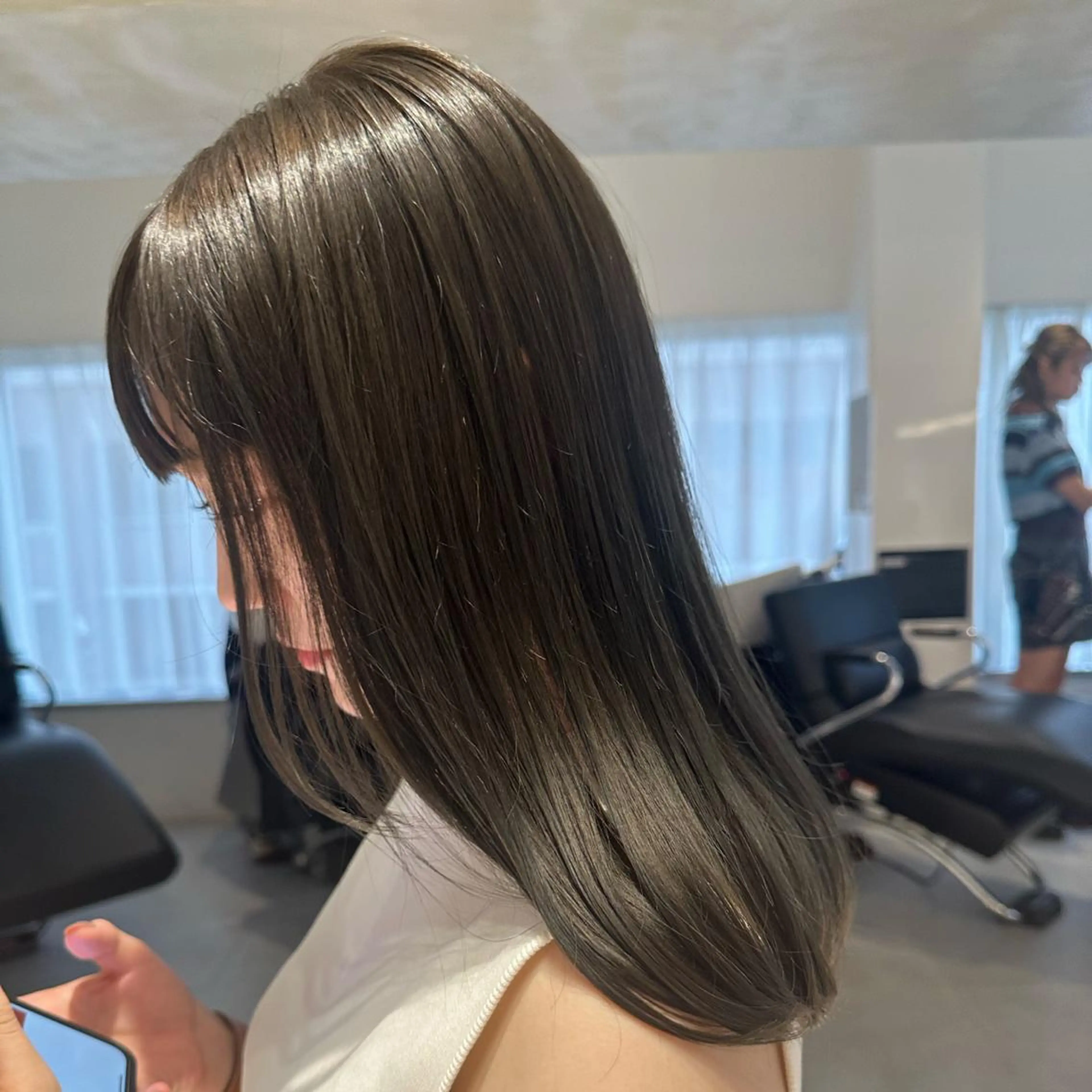 ロング カラー ヘアアレンジ 透明感カラー グレージュ オリーブグレージュ オリーブグレー ヘアカラー 垢抜け韓国風ヘア カラーMIKUのヘアスタイル