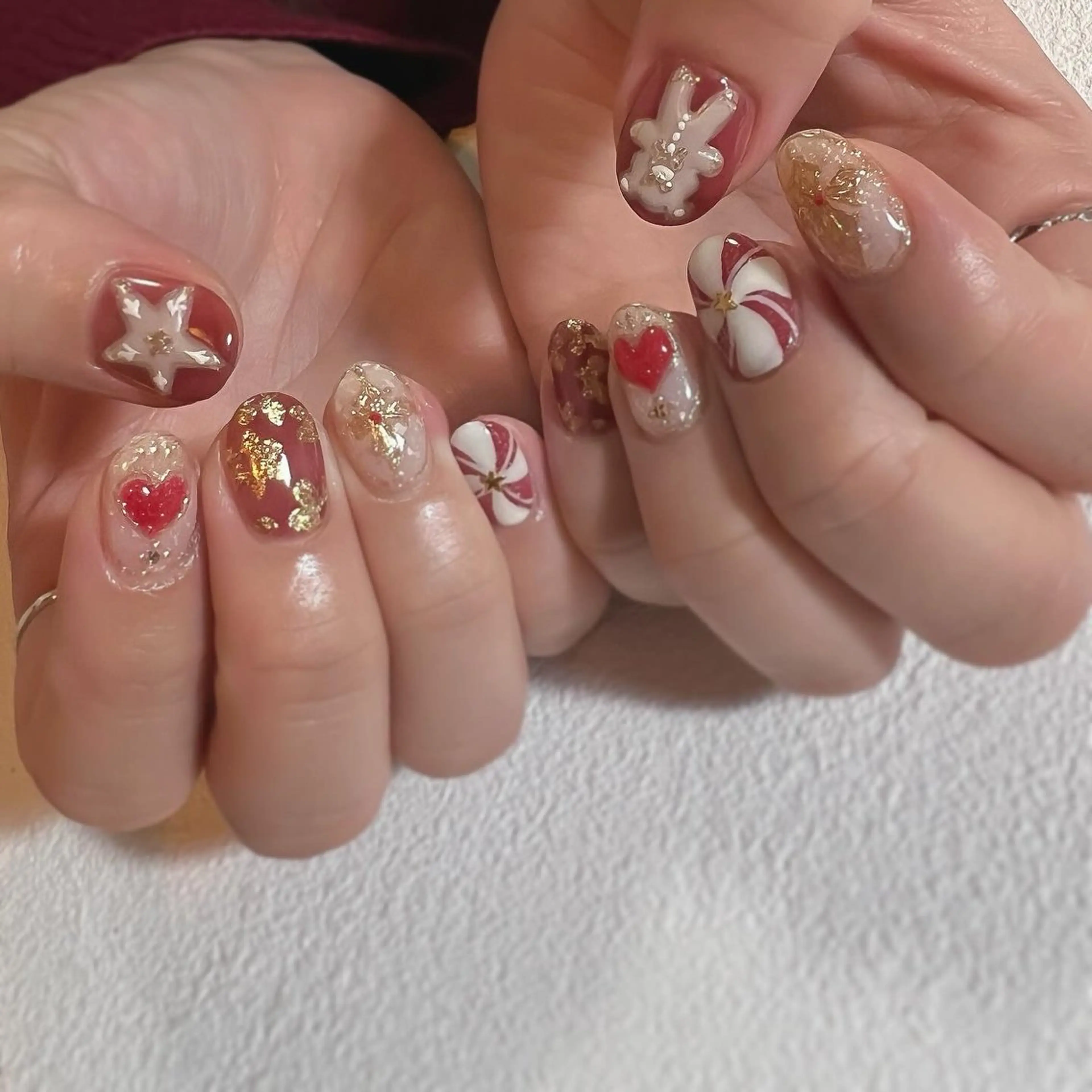 ネイル ボルドー シルバー ホワイト 冬ネイル クリスマス ハンドネイル pointillé .ayaのネイルデザイン