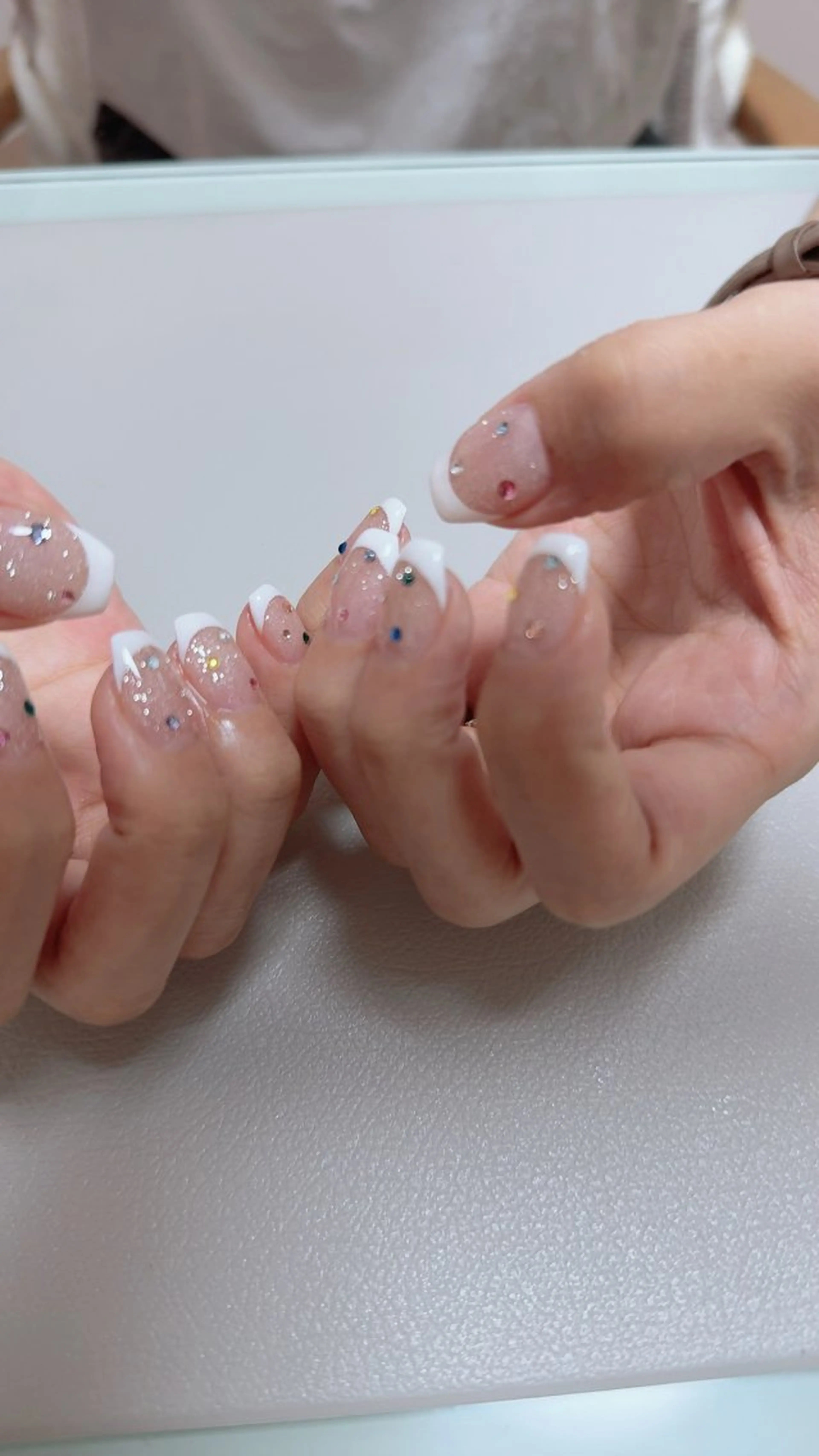 ネイル フレンチネイル キラキラネイル 持ち込み ストーンネイル ハンドネイル nailsalon urümのネイルデザイン