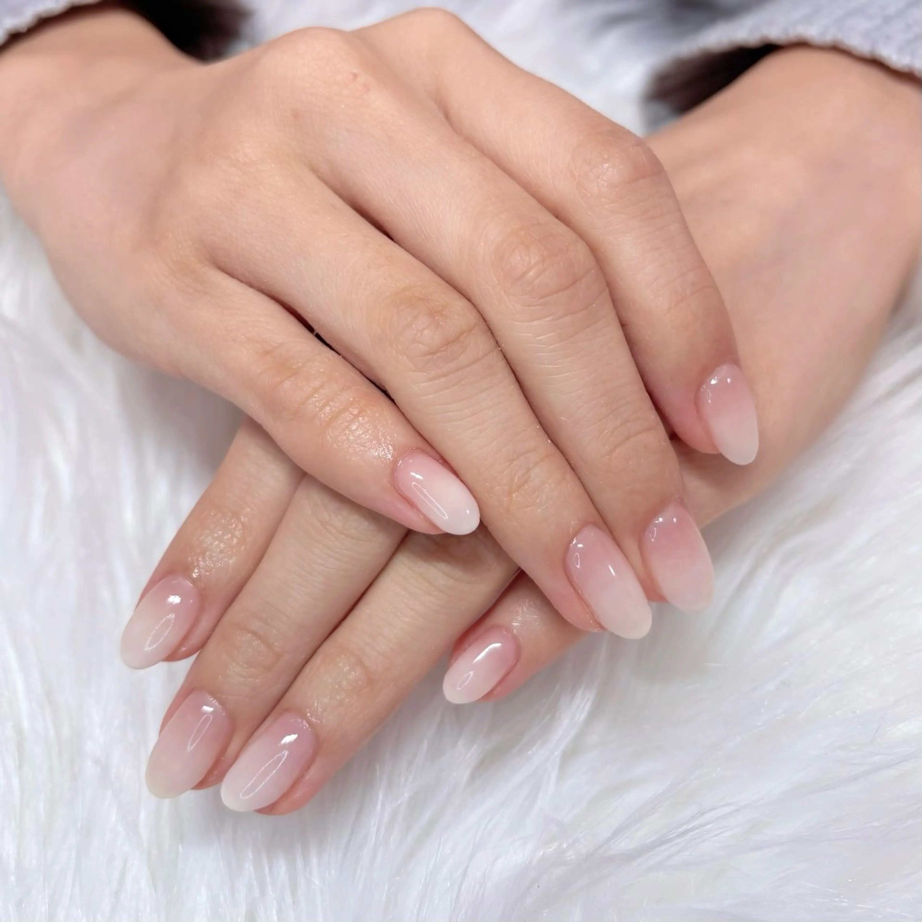 ネイル グラデーション ホワイト ハンドネイル Noix nailのネイルデザイン