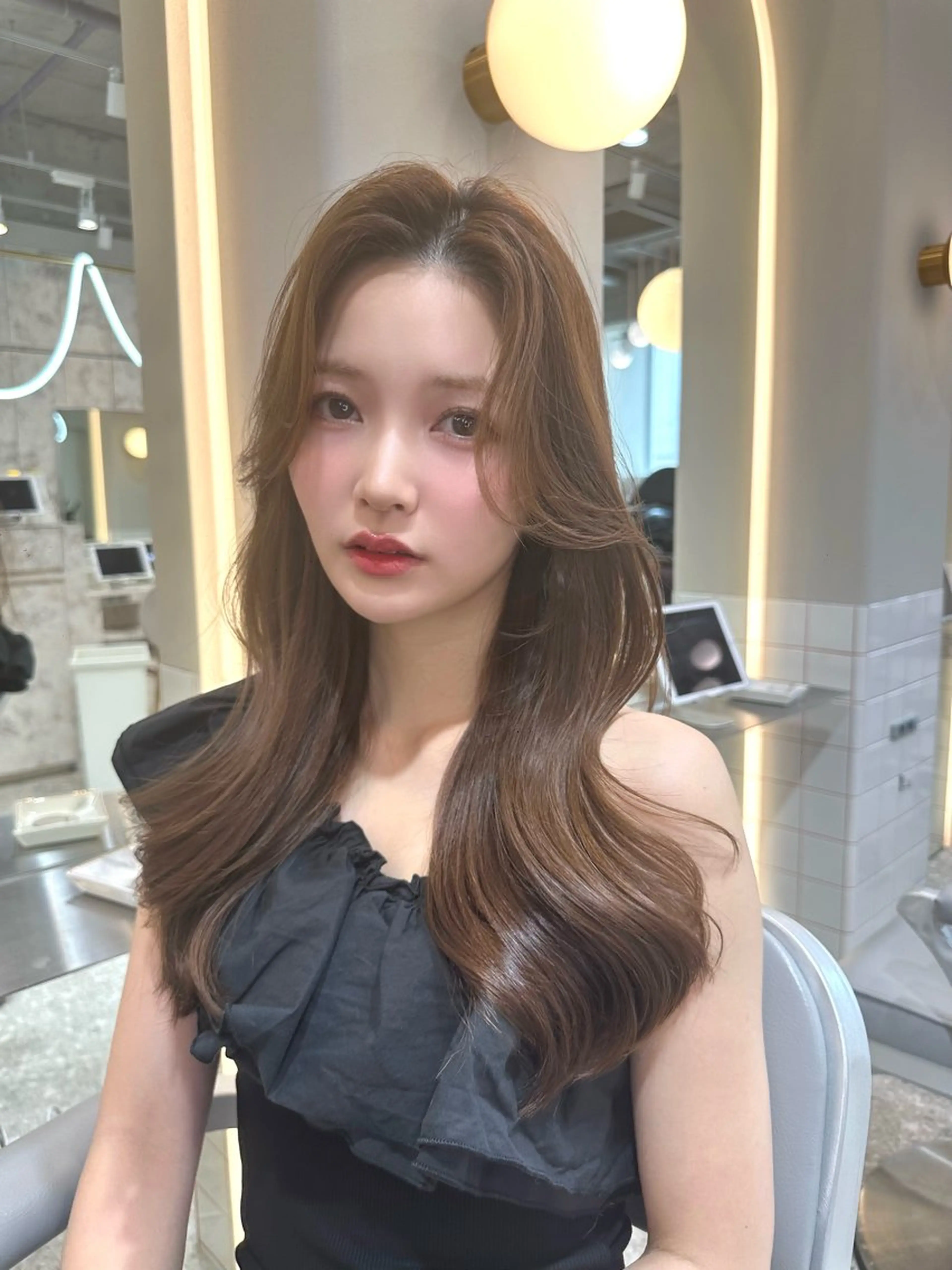セミロング カラー ベージュカラー ブリーチ 透明感カラー ブリーチなしカラー オリーブベージュ カット ヘアカラー トリートメント ヘアセット 韓国レイヤー/透明感 カラー/髪質改善角所のヘアスタイル