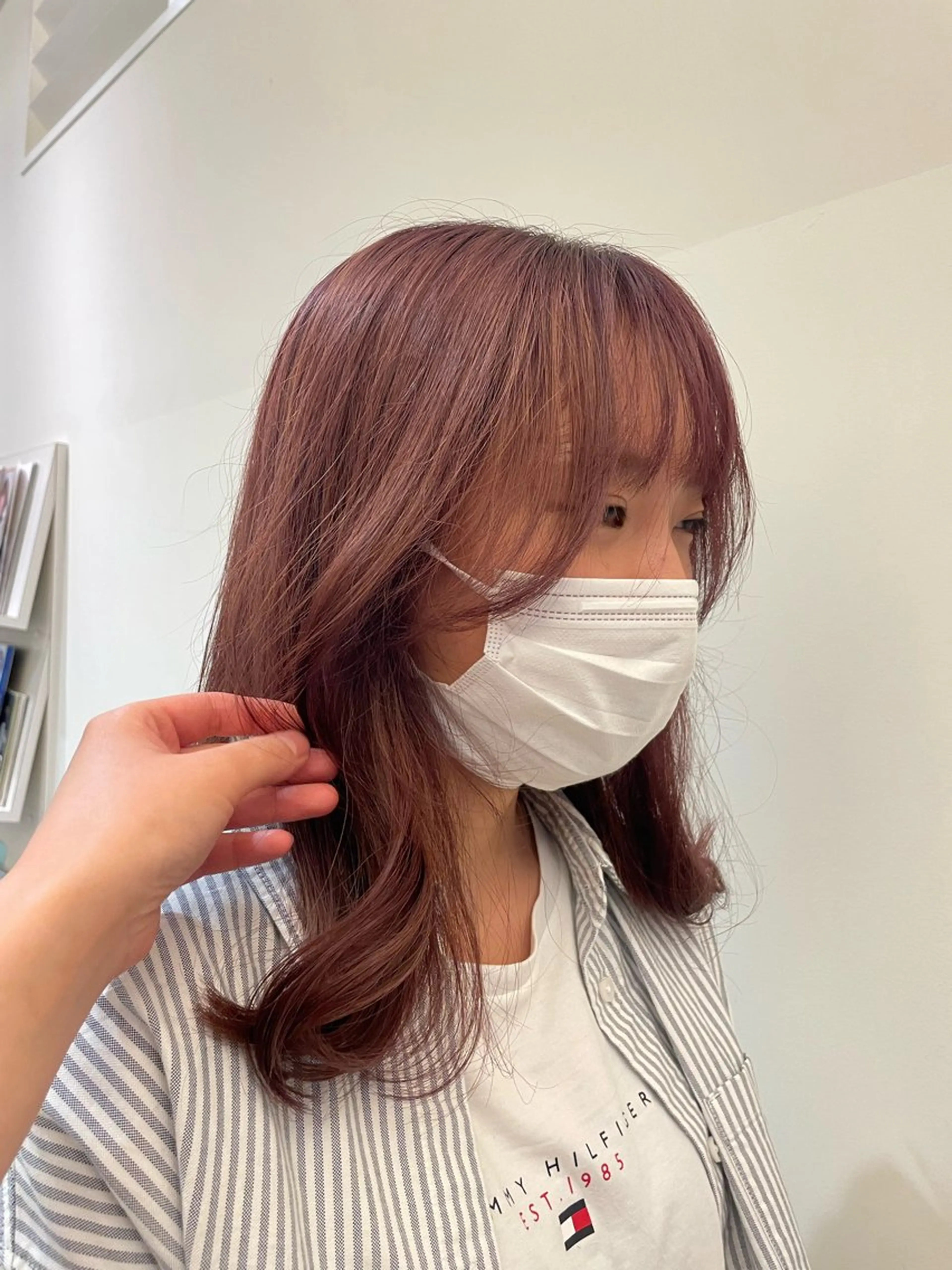 セミロング Hairs Gallery所属・透明感カラー✨南 津麦のヘアスタイル