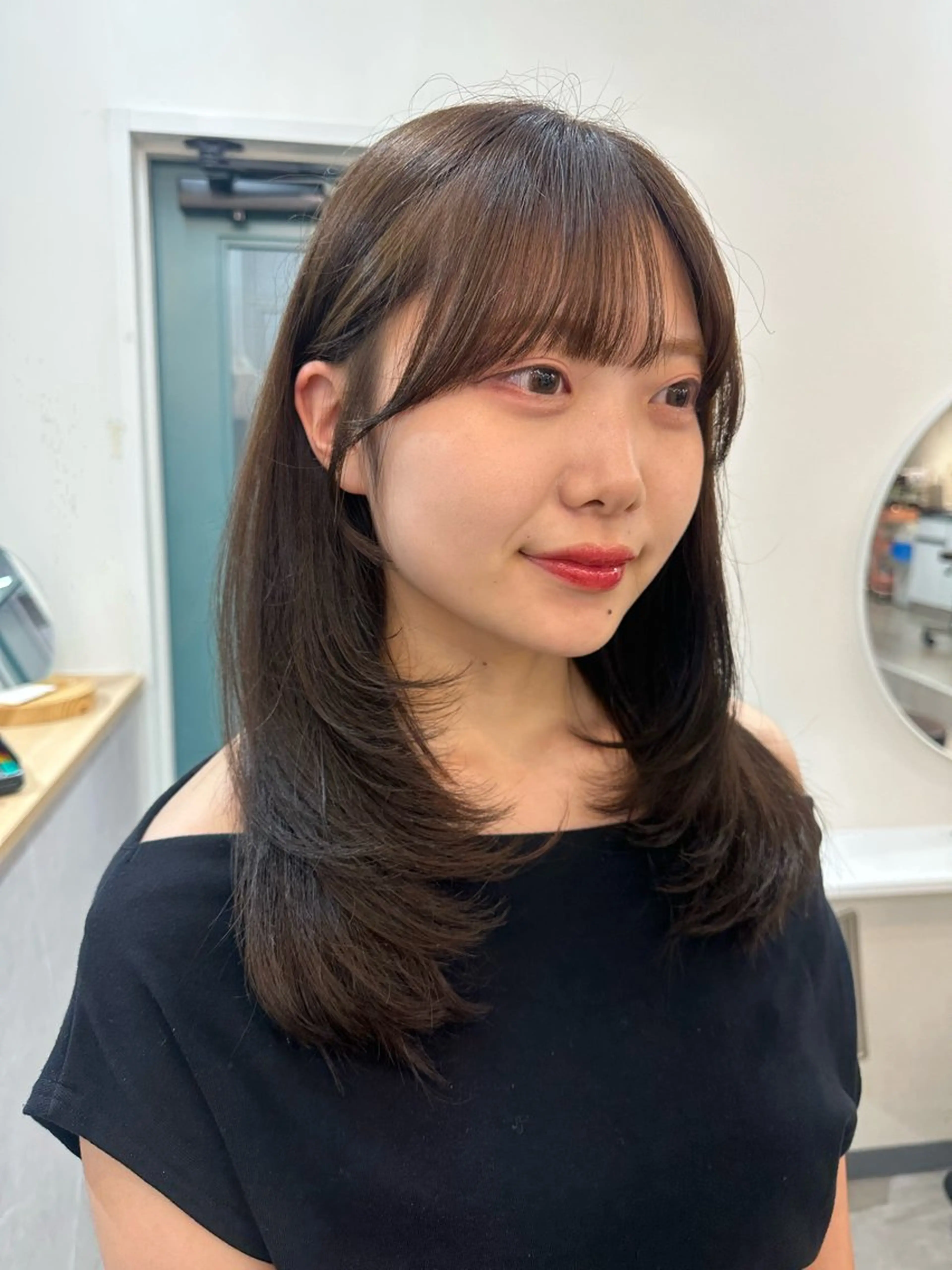 ロング カラー 透明感カラー 顔周りカット レイヤーカット ローレイヤー カット ヘアカラー レイヤーカット/透け カラー/いいぬまみかのヘアスタイル
