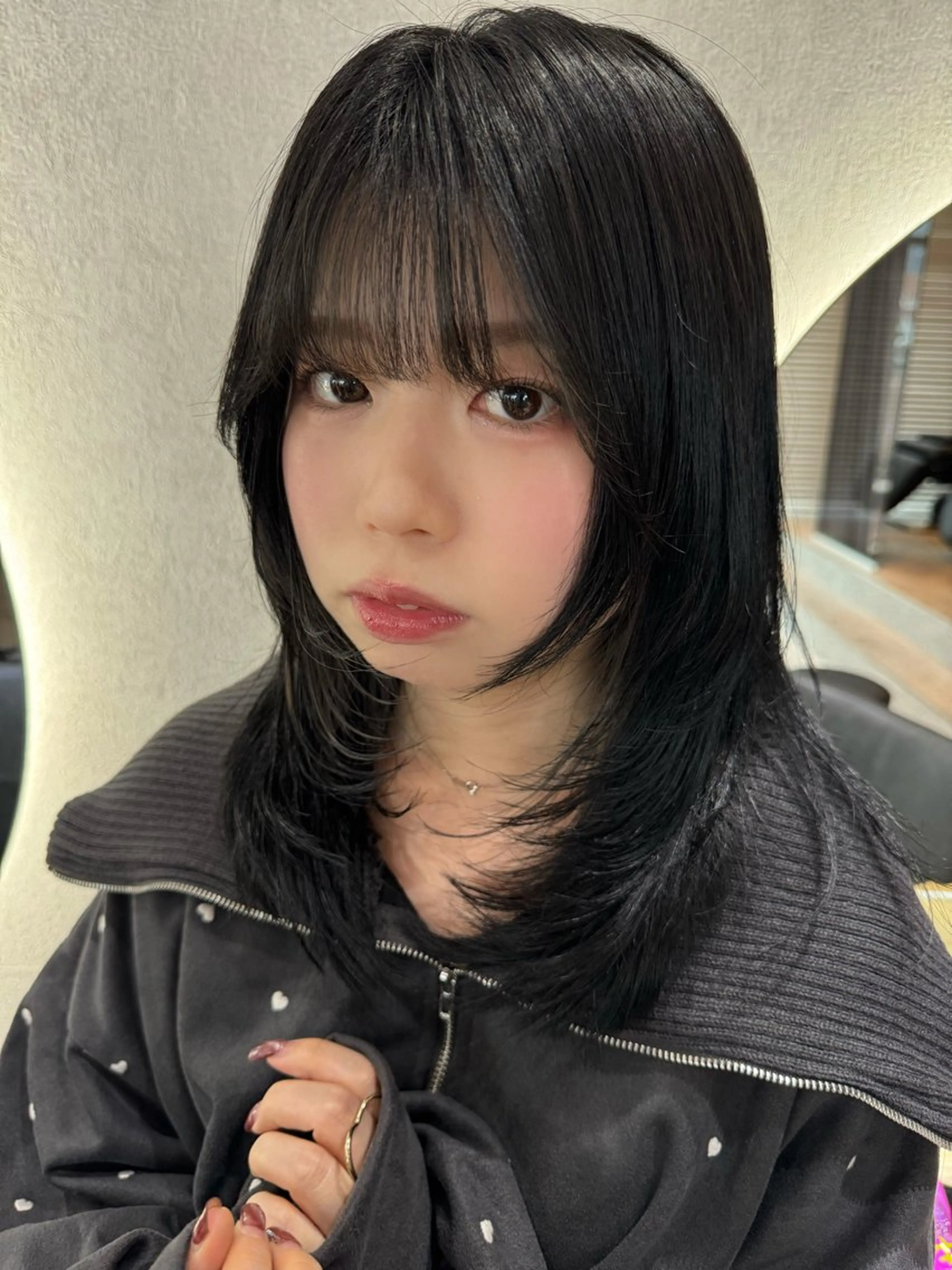 ミディアム カラー ダークグレー ダークグレージュ グレージュ レイヤーカット ウルフカット 透け 艶感カラー齊木 勇人のヘアスタイル