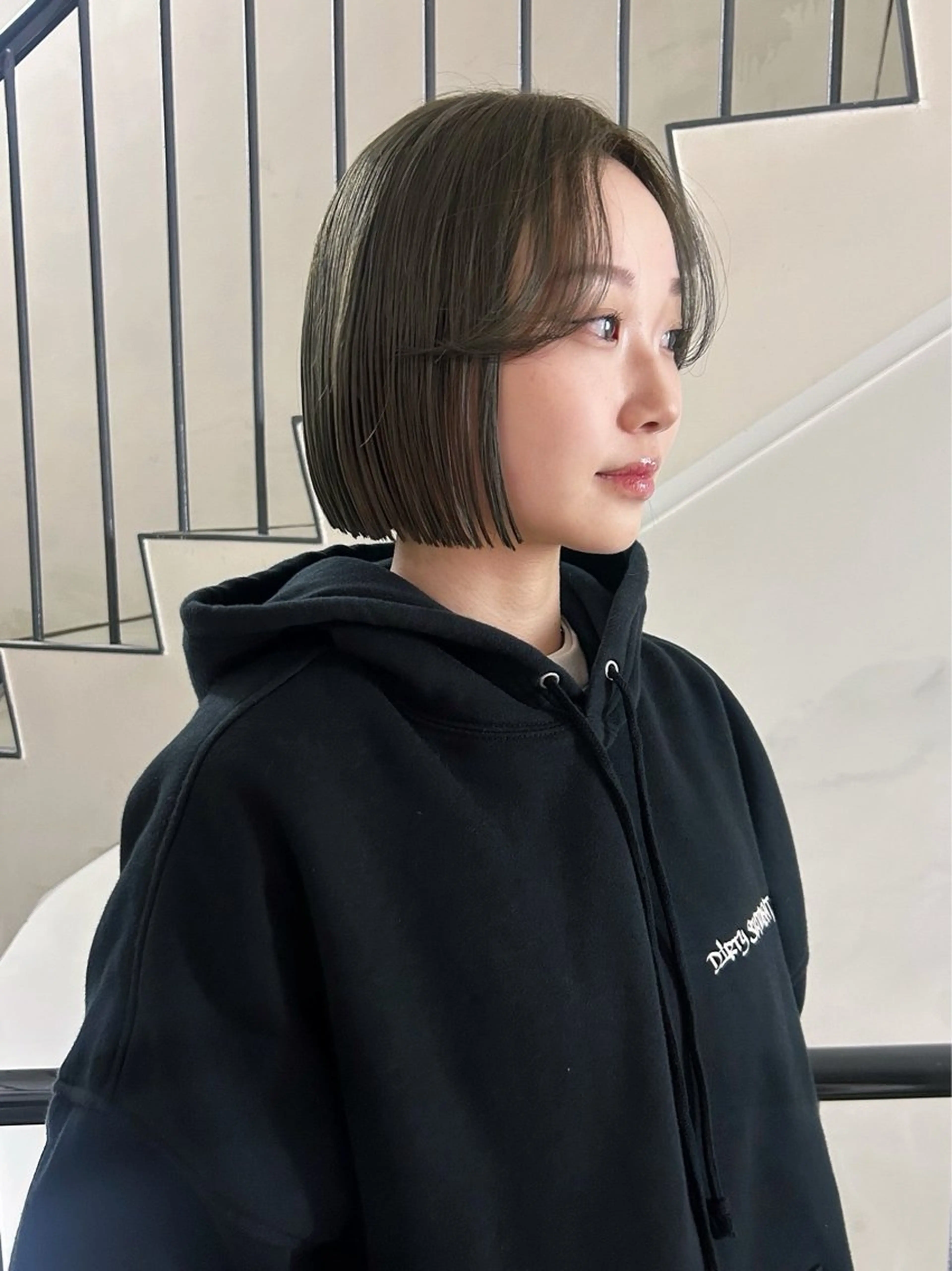 ショート カラー ブリーチ グレージュ オリーブグレージュ オリーブグレー カット ヘアカラー トリートメント hanami /名駅のヘアスタイル