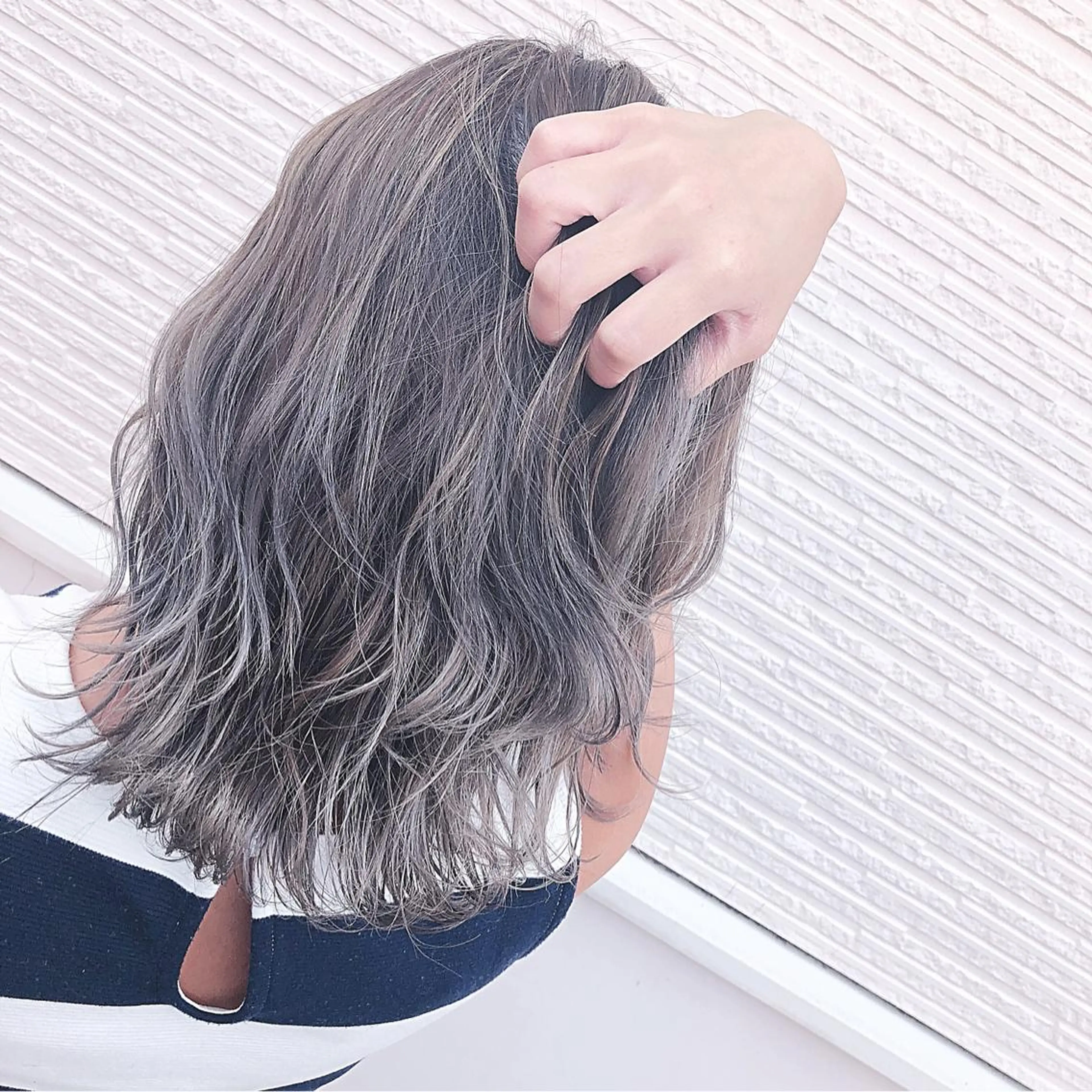 ミディアム カラー ブルーカラー ブルーグレー ブルーグレージュ グレージュ ヘアカラー トリートメント 名畑 裕貴のヘアスタイル
