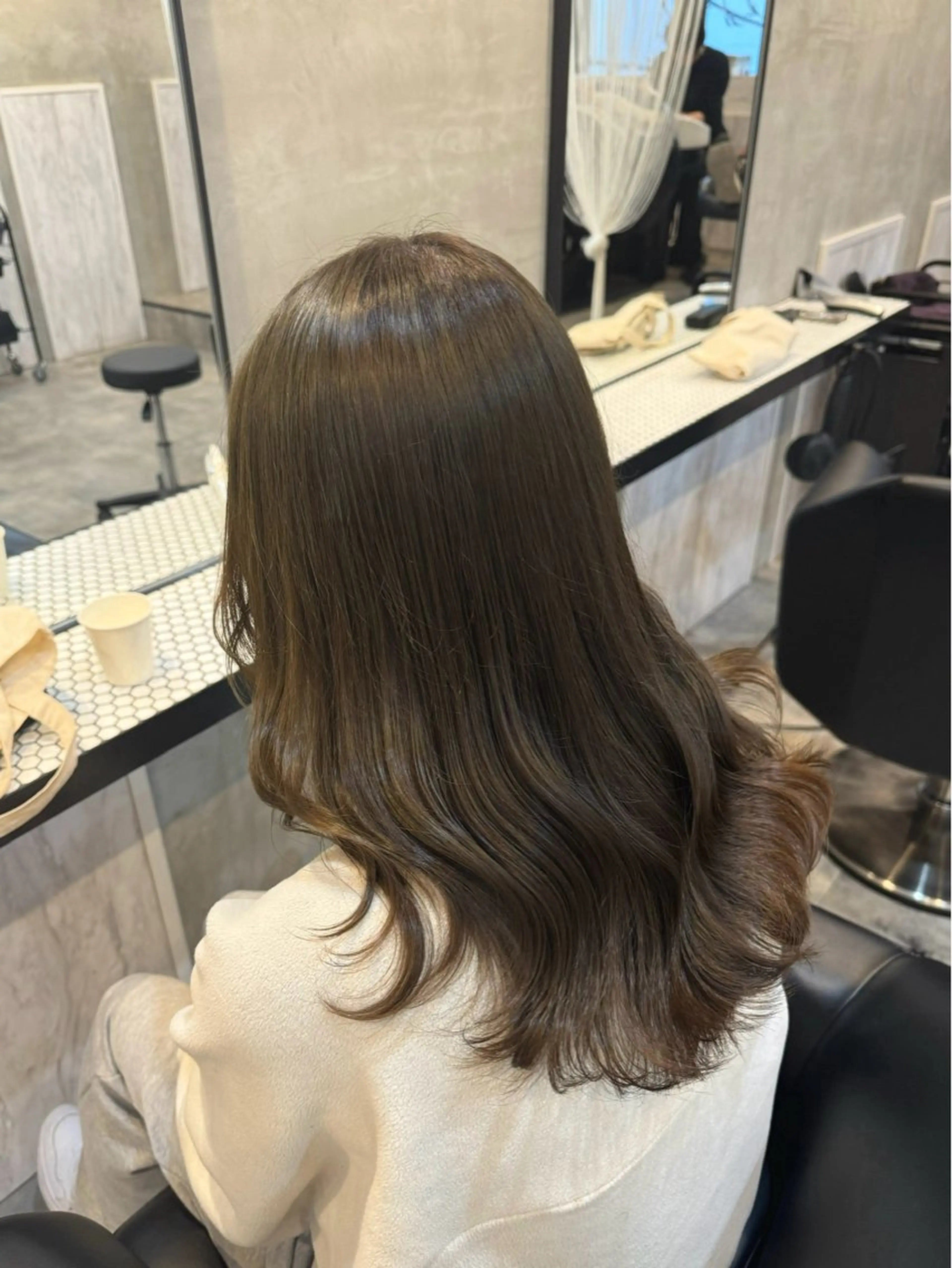 ロング カラー ベージュカラー オリーブベージュ ヘアカラー 内沼 恵留菜のヘアスタイル