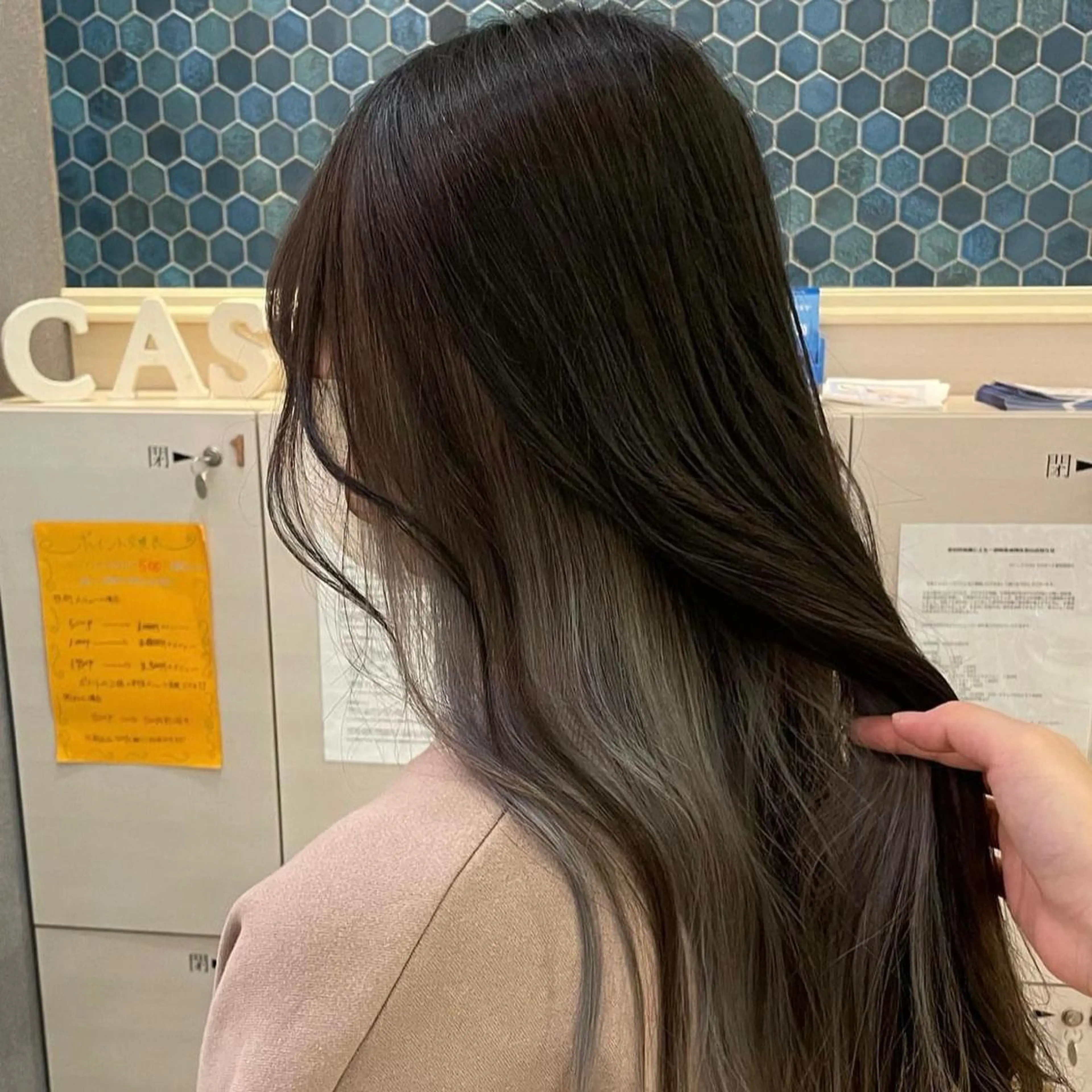 ロング カラー ブリーチ シルバー カシータフロルららぽーと愛知東郷所属・服部 未夢のヘアスタイル