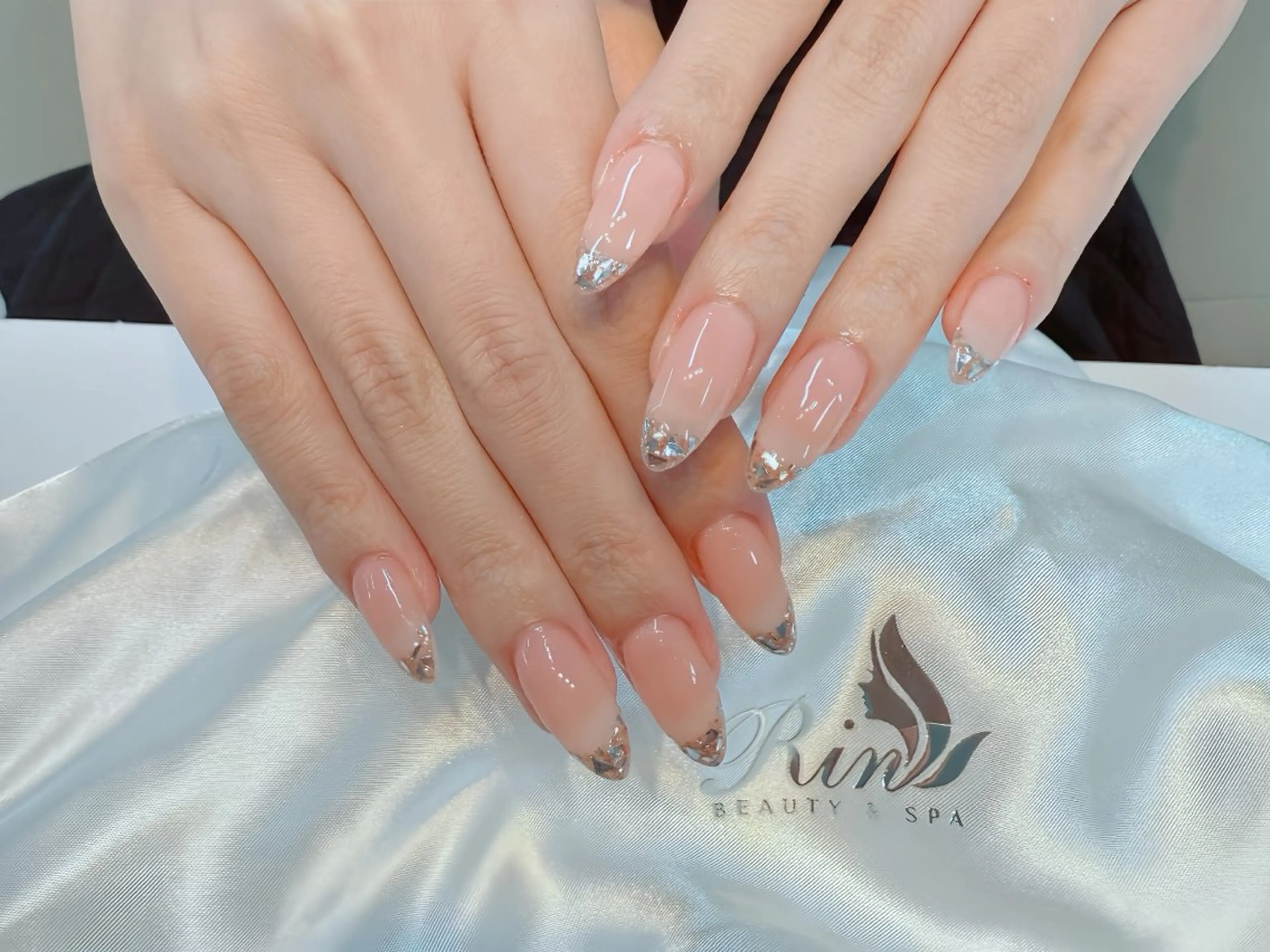 ネイル アニマル柄 ボルドー ブラウン チークネイル フレンチネイル ハンドネイル Rin Nailのネイルデザイン