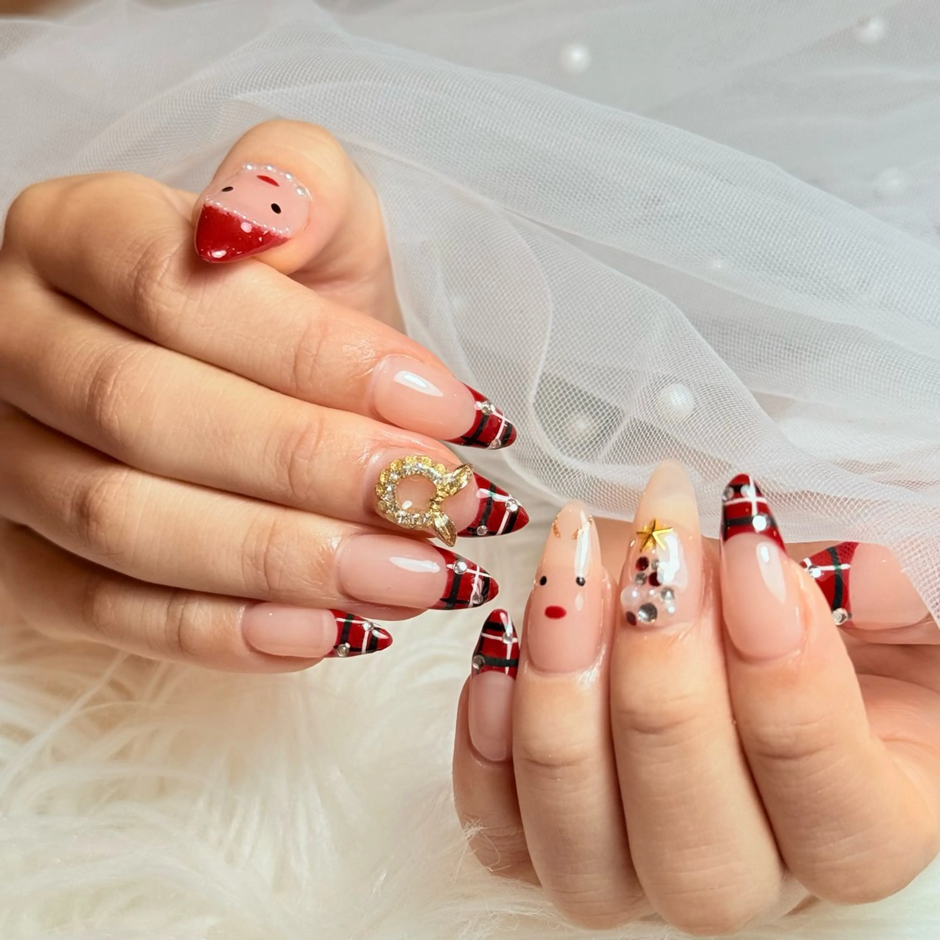 ネイル チークネイル フレンチネイル グラデーション キラキラネイル 韓国ネイル ハンドネイル Risa_ Nailのネイルデザイン