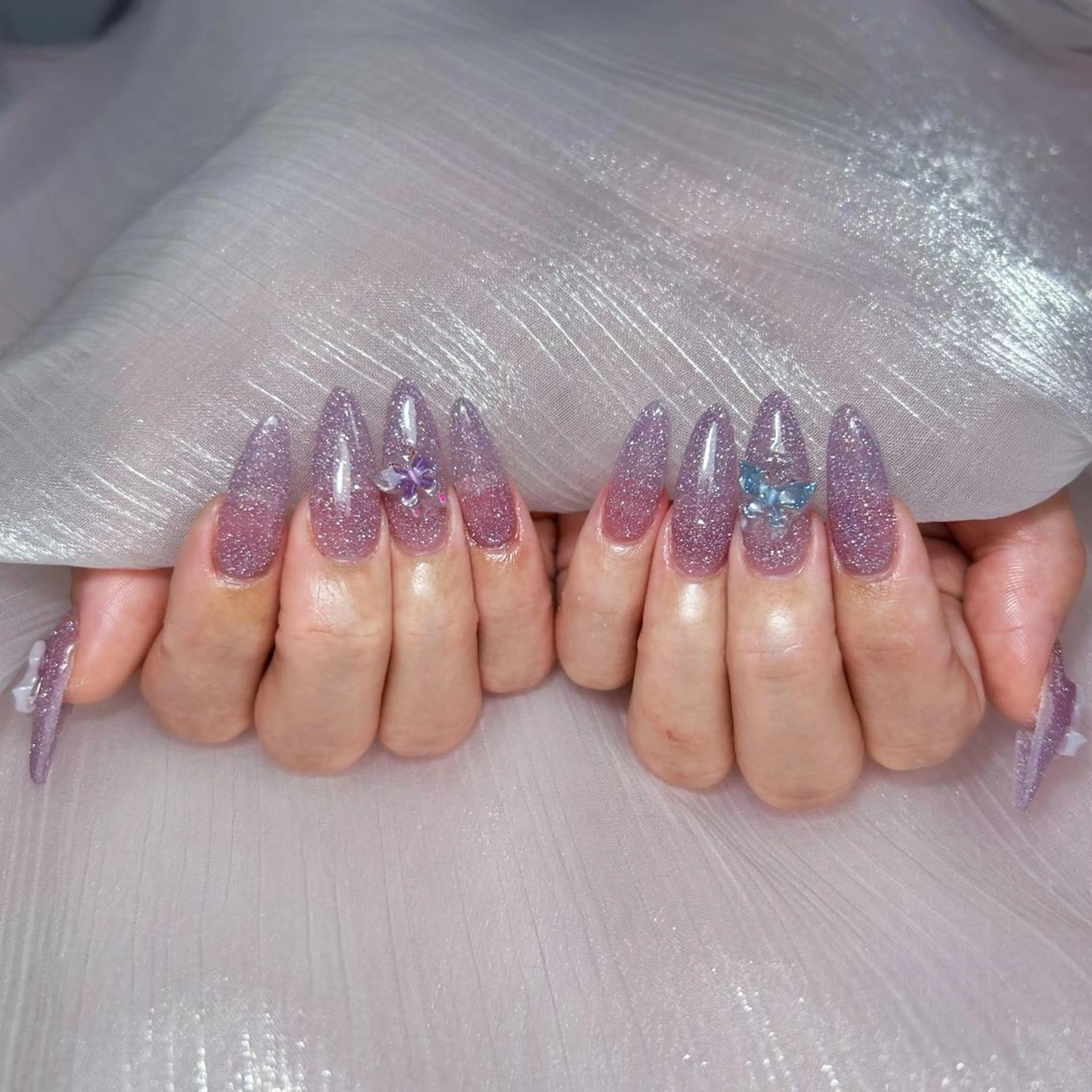 ネイル アートネイル オーロラネイル ガーリー キラキラネイル 韓国ネイル ハンドネイル DIAMOND 💅のネイルデザイン