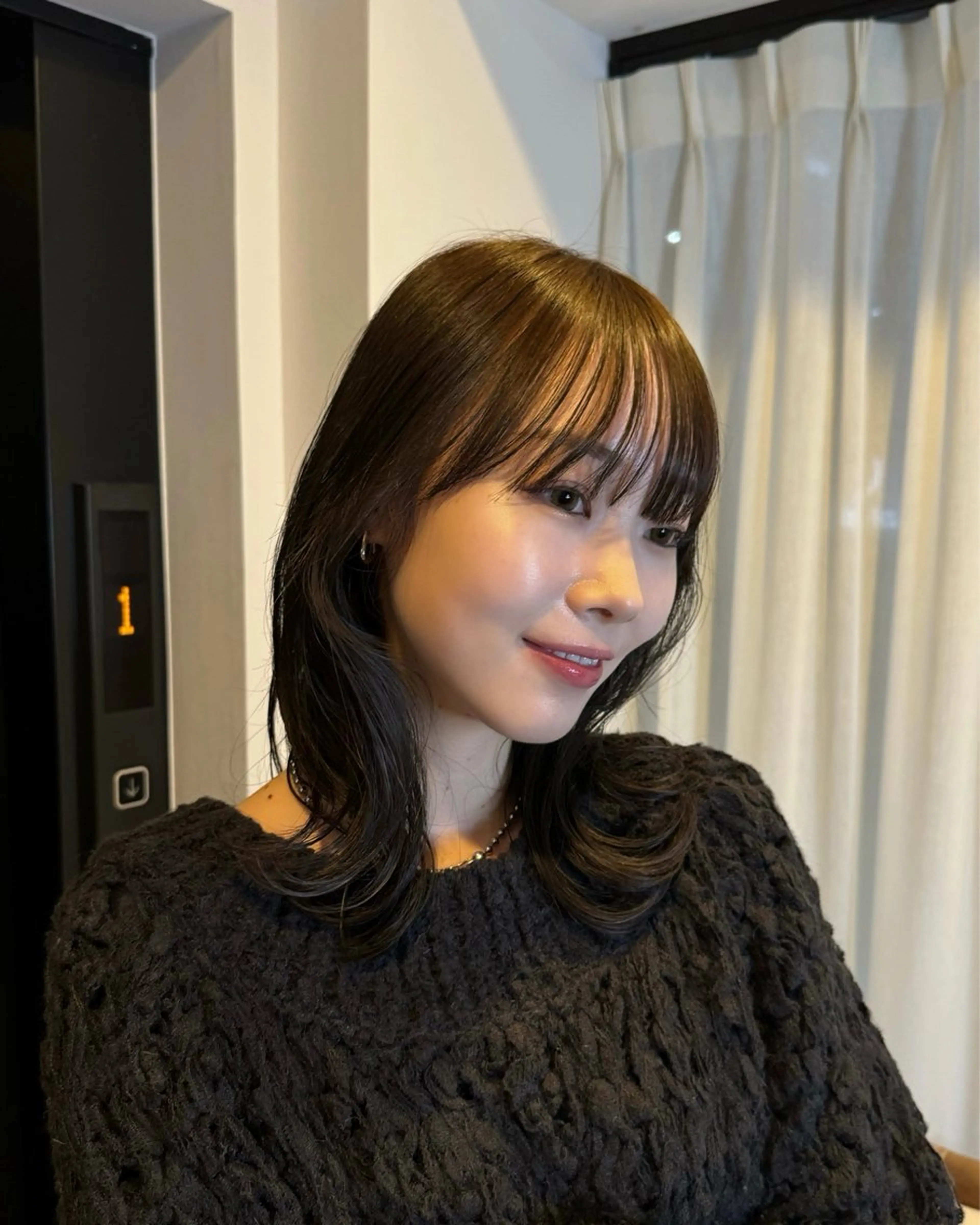 ミディアム カラー ミディアムレイヤー アッシュ アッシュブラウン ブラウンカラー くびれヘア カット トリートメント Bonheur銀座 /前田 栞九郎のヘアスタイル