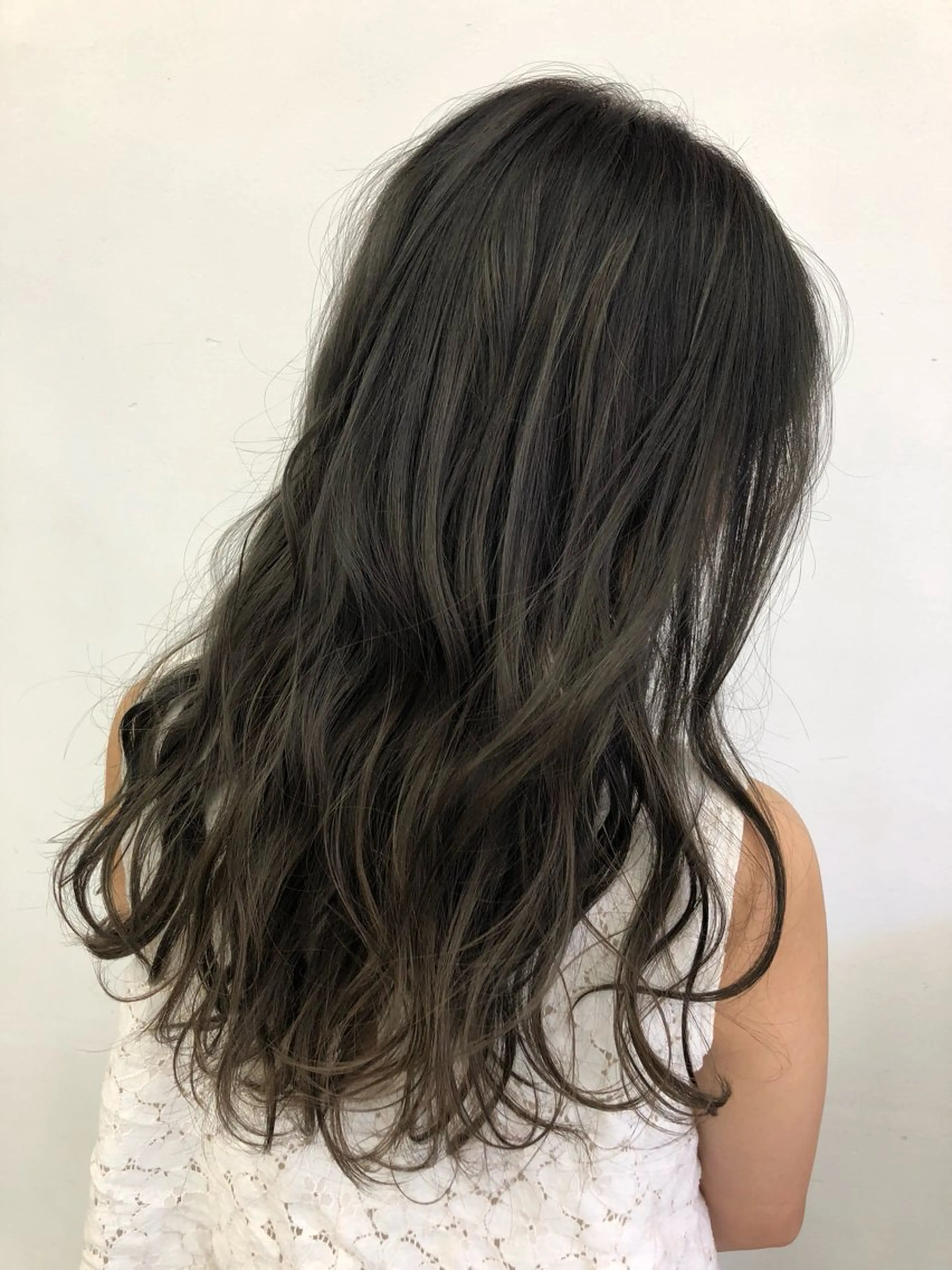 ロング カラー 透明感カラー ハイライトカラー ハイライト カット ヘアカラー トリートメント 岩崎 裕司のヘアスタイル