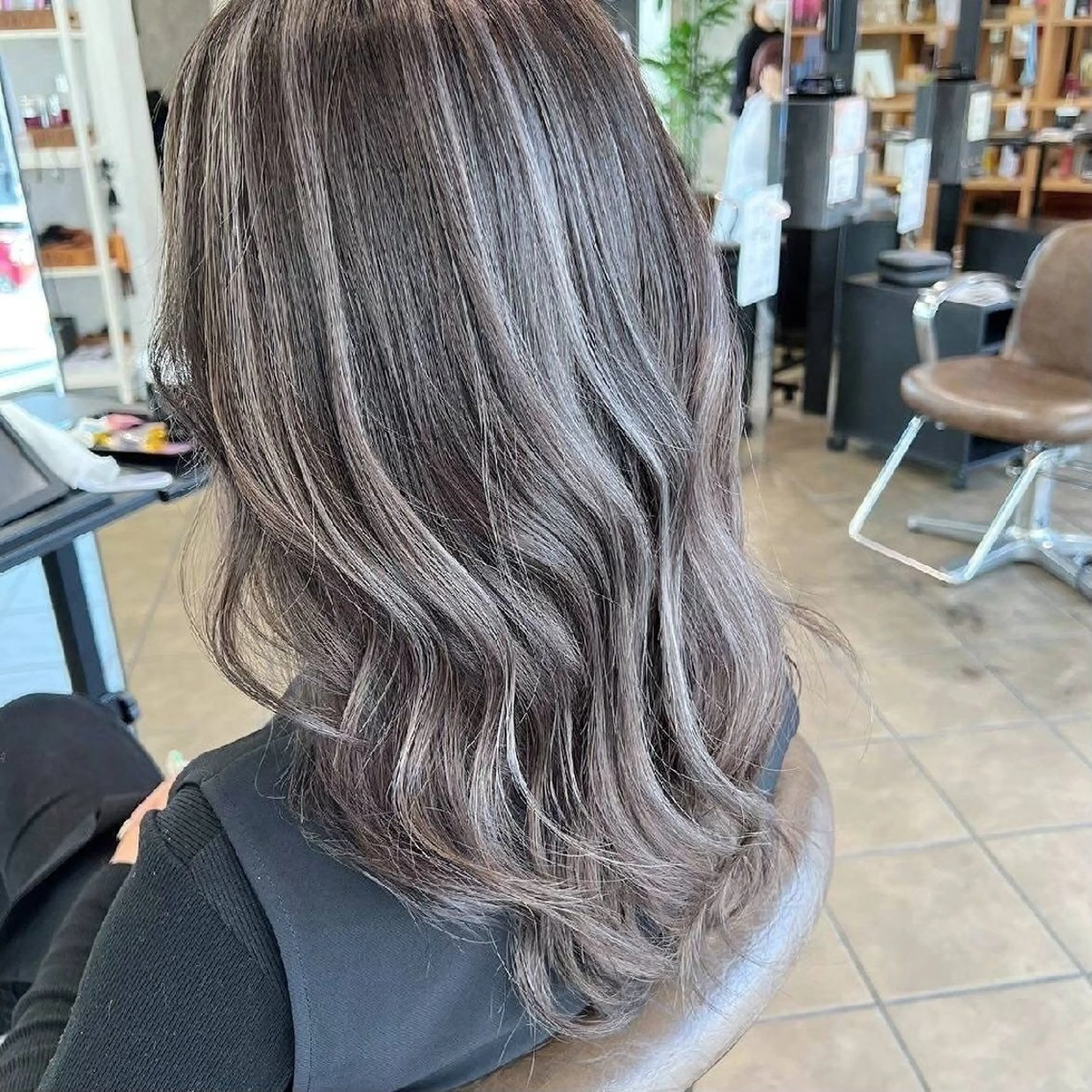ロング ハイライト 髪質改善 韓国風ヘア レイヤーカット ヘアカラー トリートメント ate.心斎橋 髪質改善のヘアスタイル
