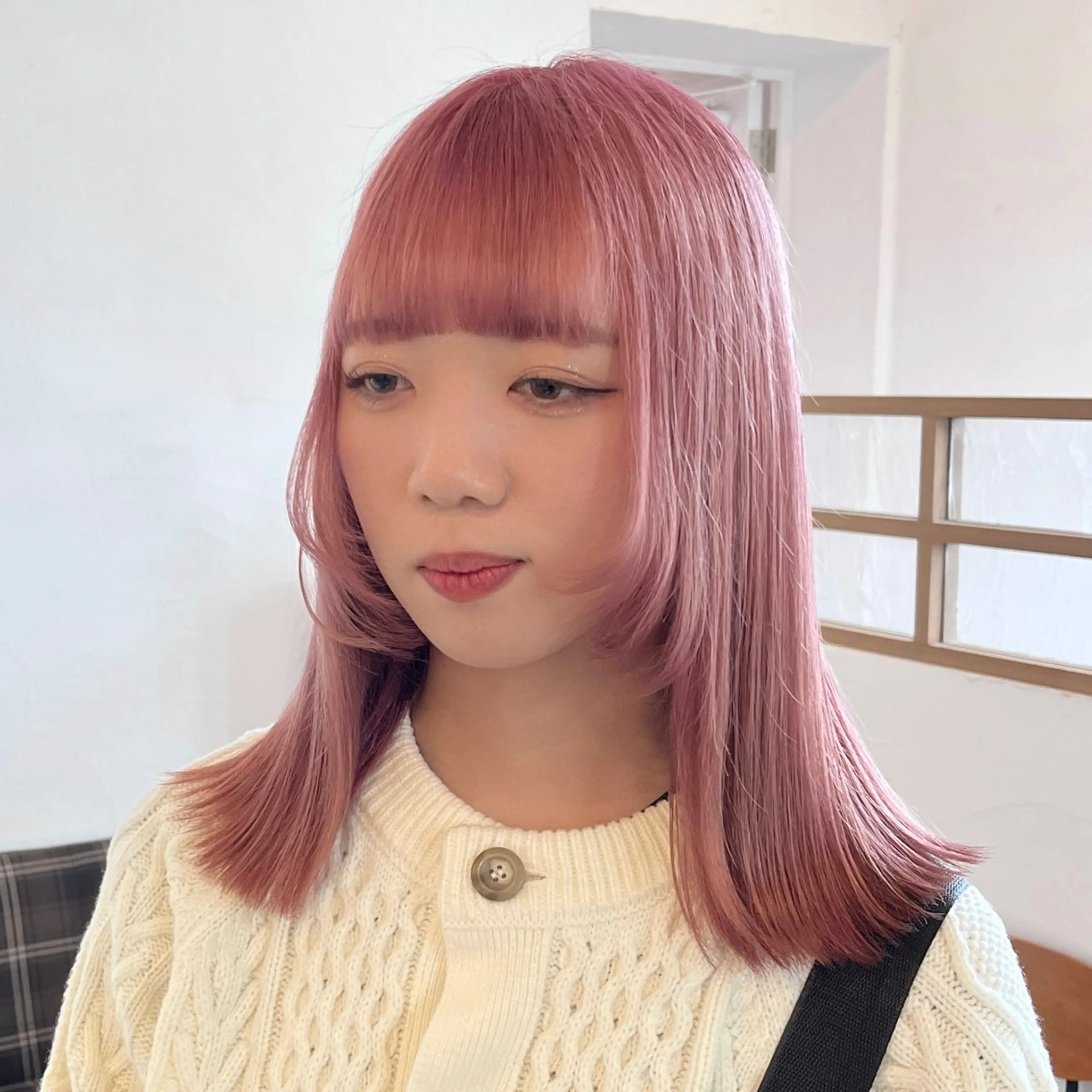 ミディアム カラー ピンクカラー レイヤーカット 伊藤ゆかり/髪質改善 /透明感カラーのヘアスタイル
