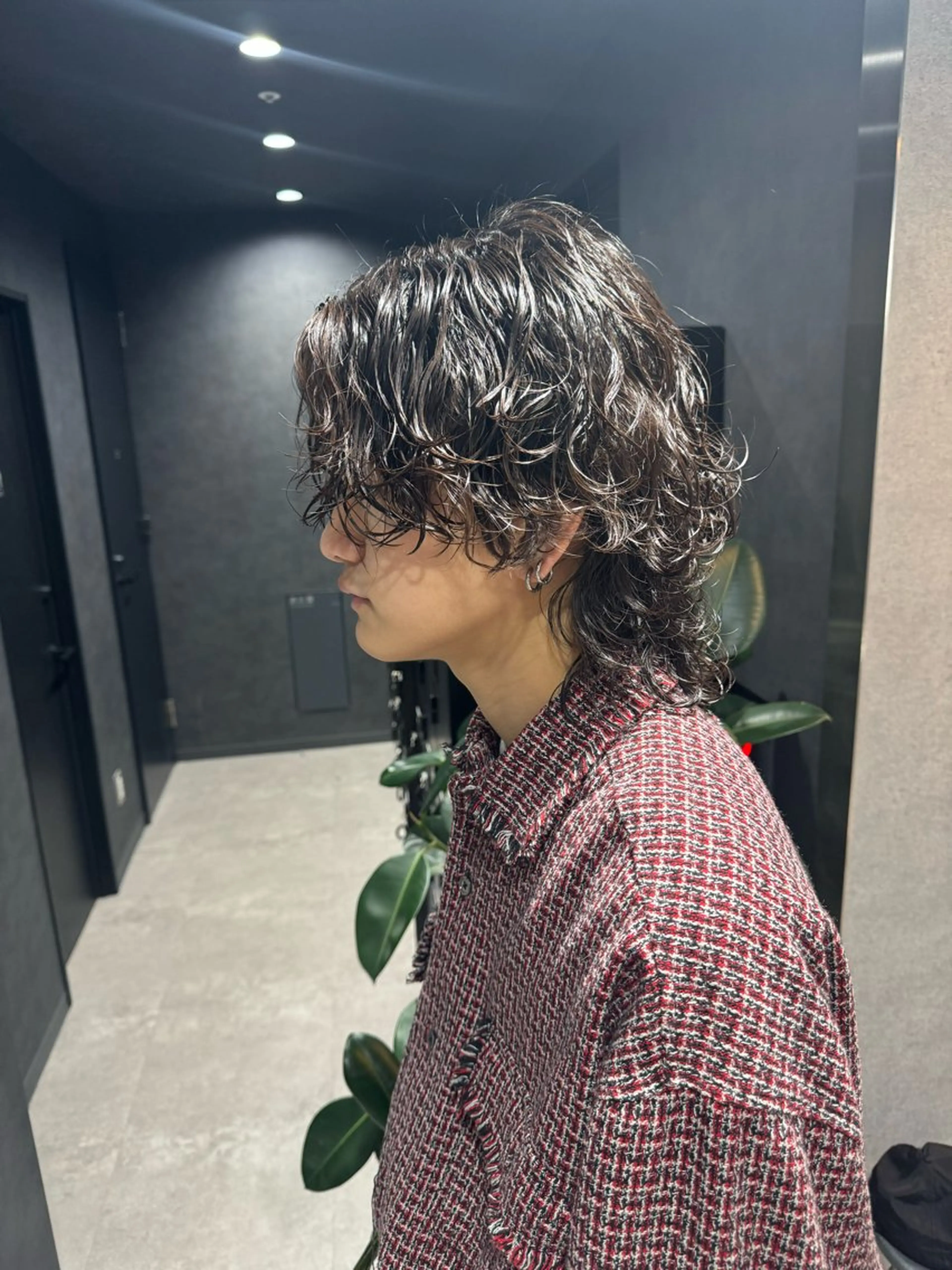 ショート カラー パーマ ヘアアレンジ メンズ メンズブリーチ センターパート メンズハイライト メンズハイトーン マッシュ スパイキー/フェザー /波巻き/かいとのヘアスタイル