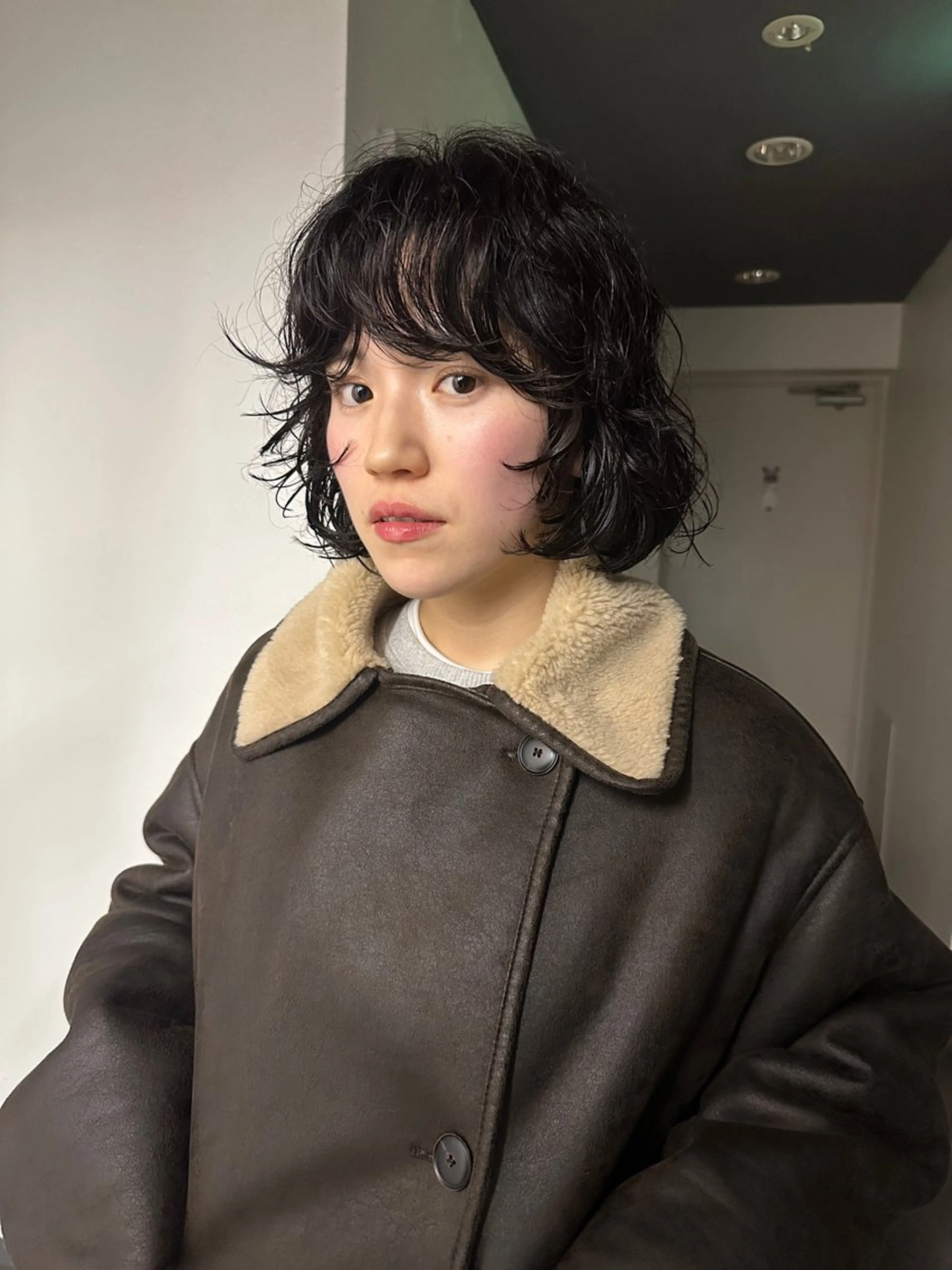 ショート カラー パーマ カット ヘアカラー パーマ ボブ/レイヤー/ケア パーマ/透明感カラーのヘアスタイル