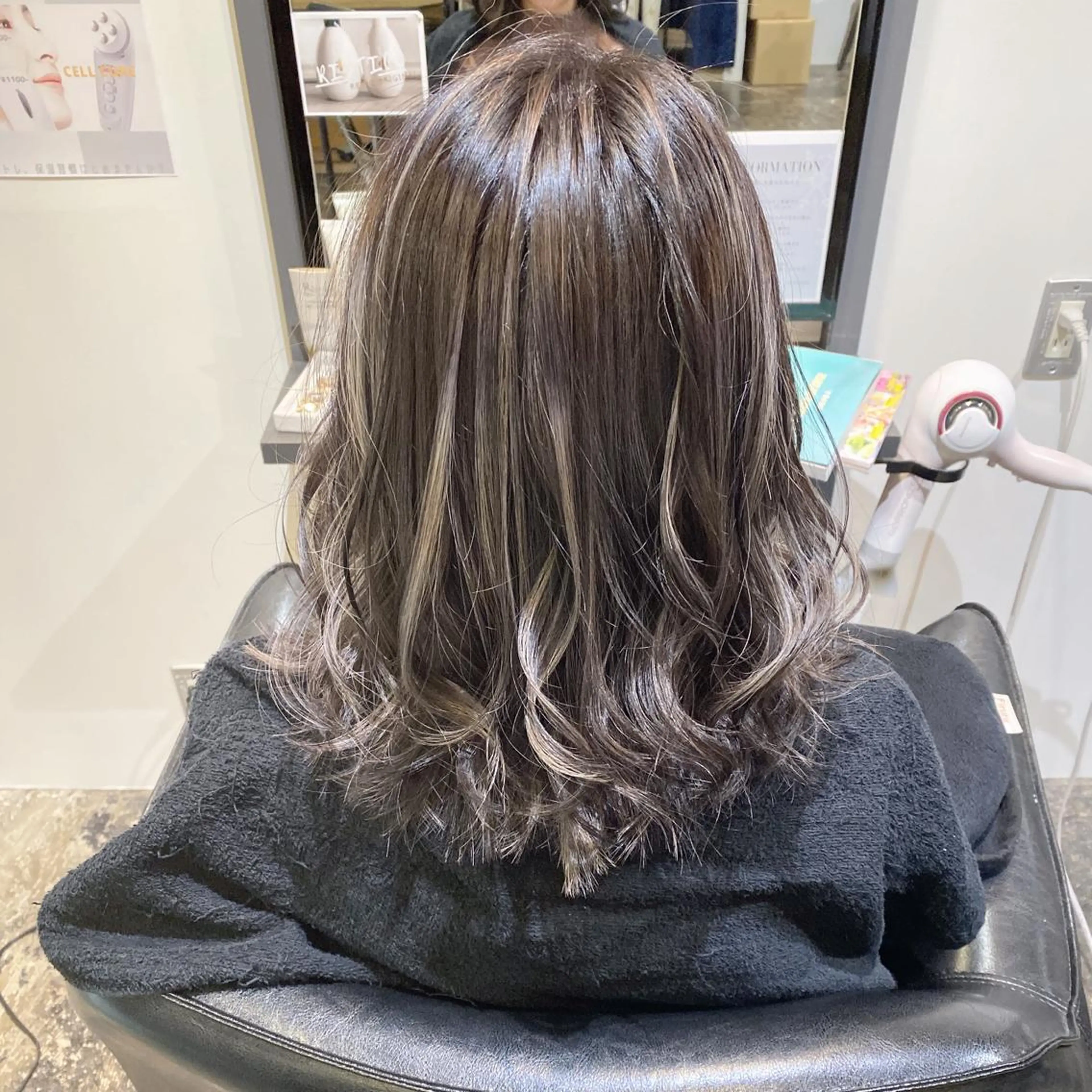 セミロング カラー TRUCK トラックのヘアスタイル