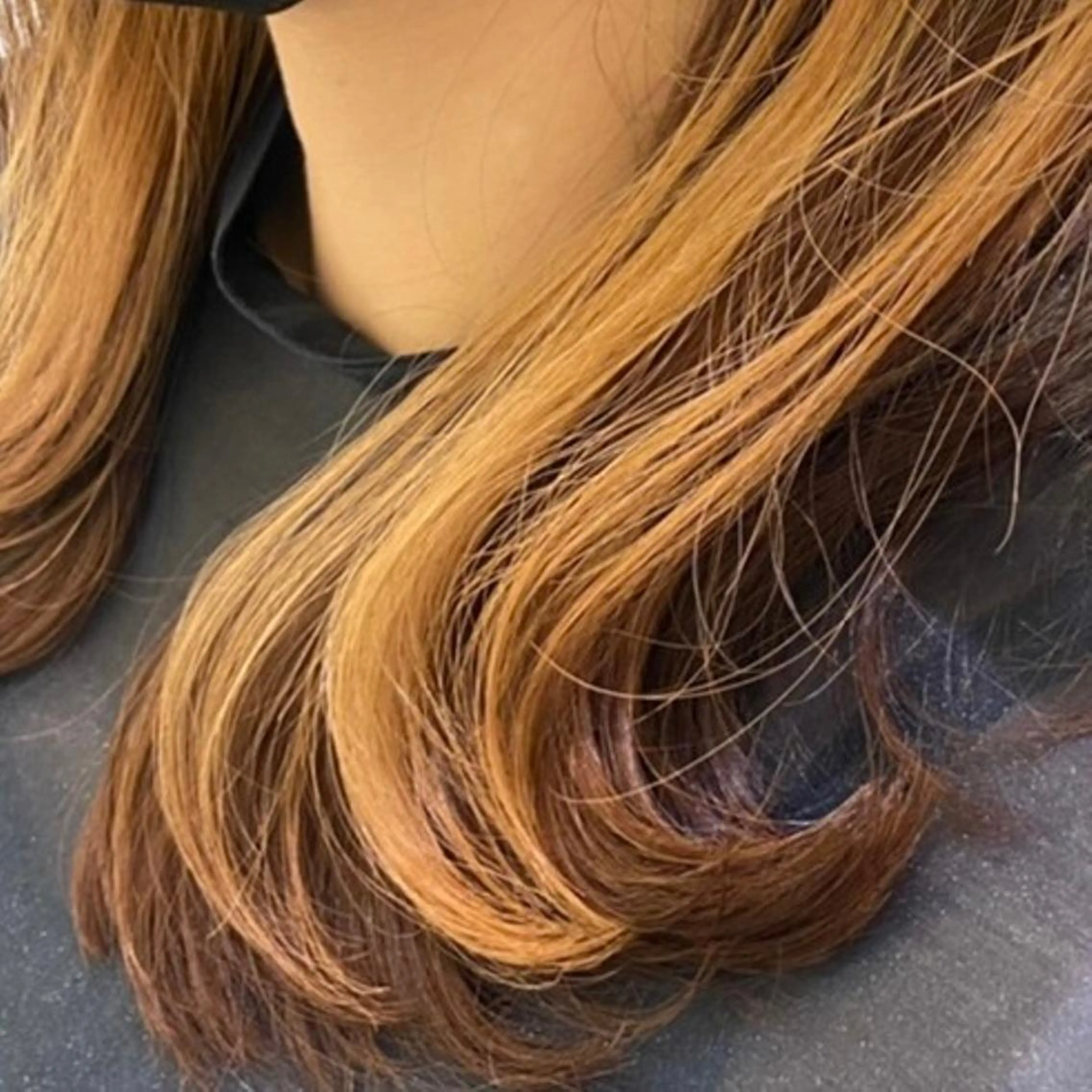 カラー ヘアカラー トリートメント 韓国レイヤー🪽 耳ツボジュエリーのヘアスタイル