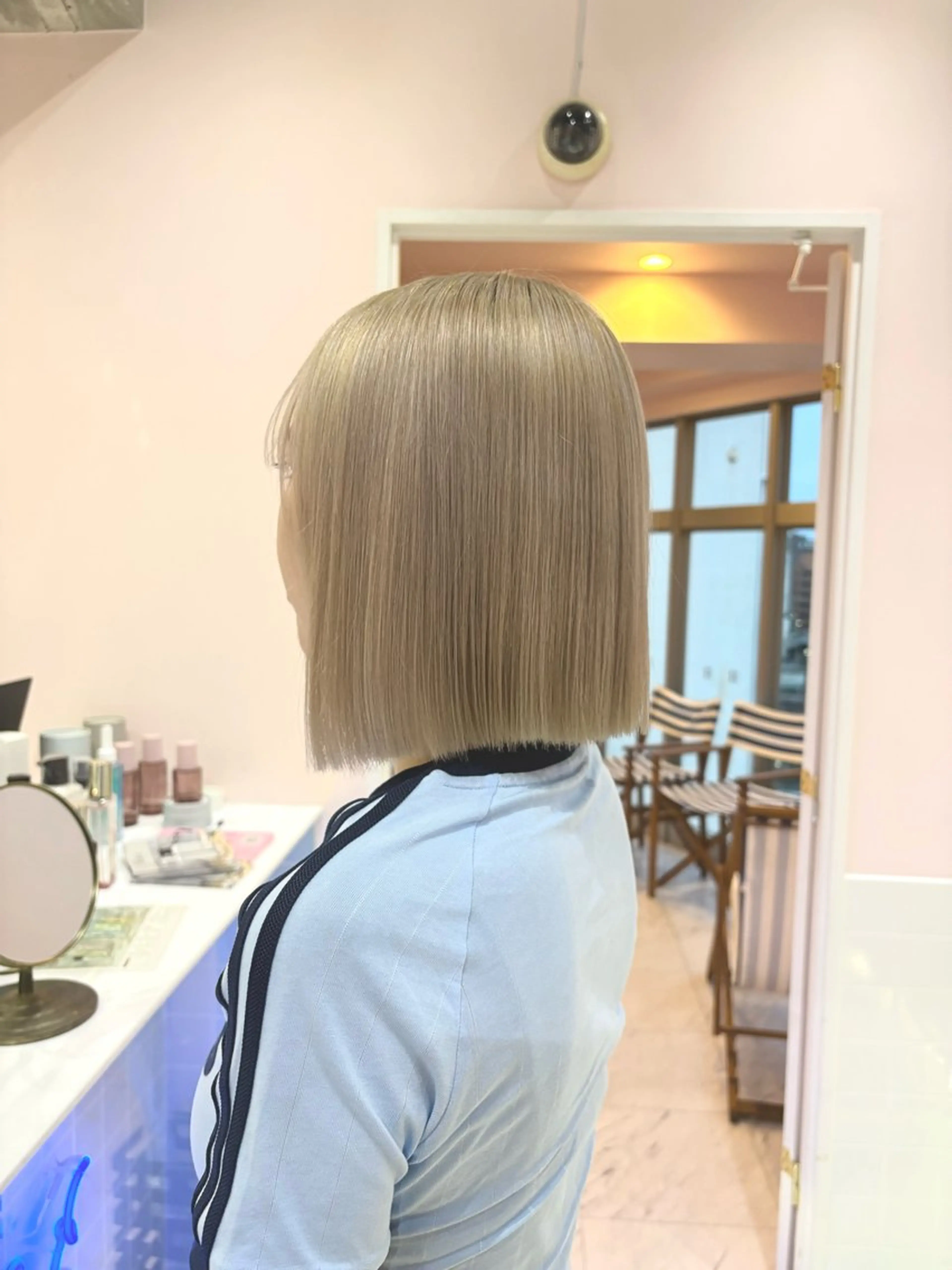 ショート カラー ヘアカラー トリートメント 美優🦕ツヤ髪 /ハイトーン🩶のヘアスタイル