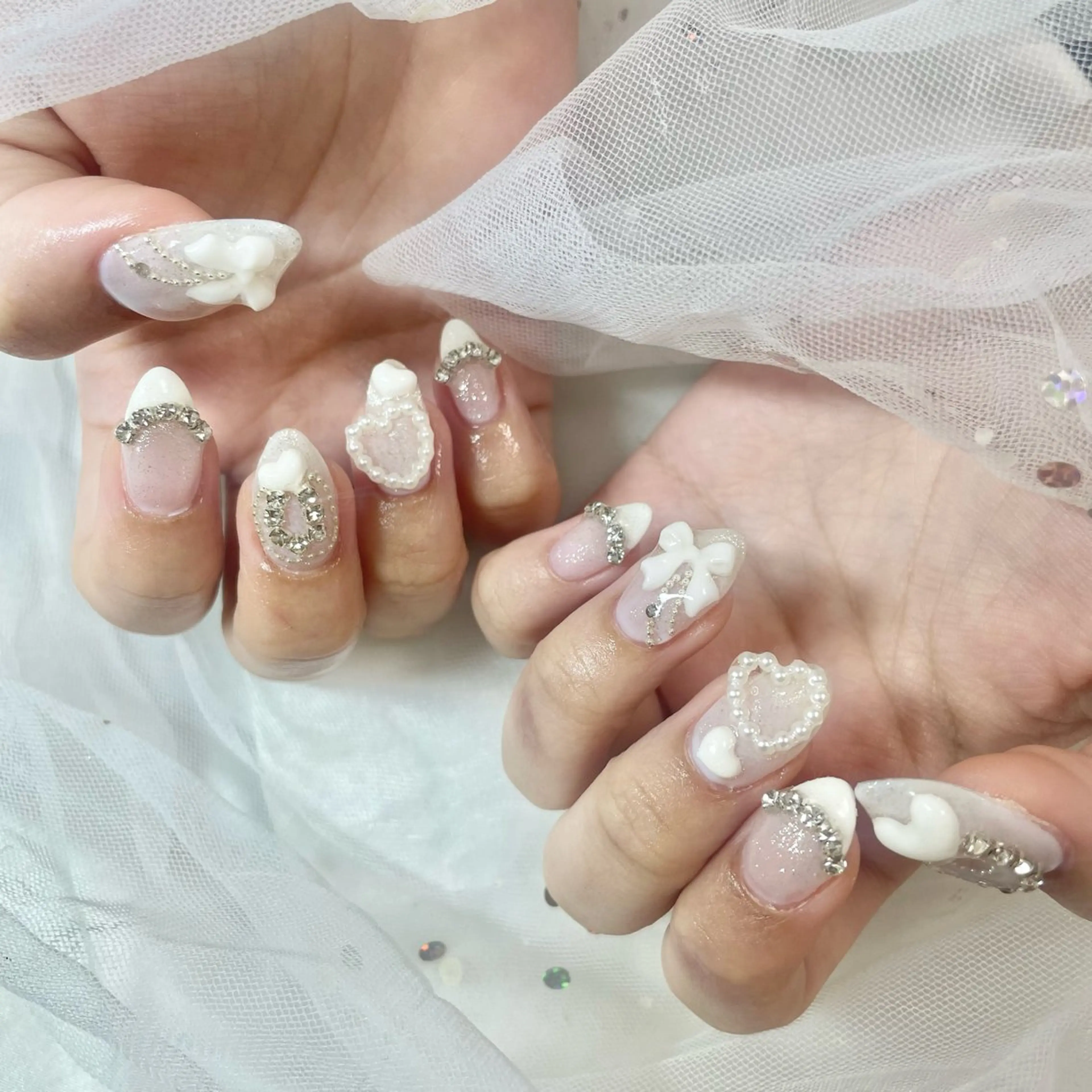 ネイル キラキラネイル ホワイト ハンドネイル 🎀AYAKO 🎀中韓ネイルのネイルデザイン