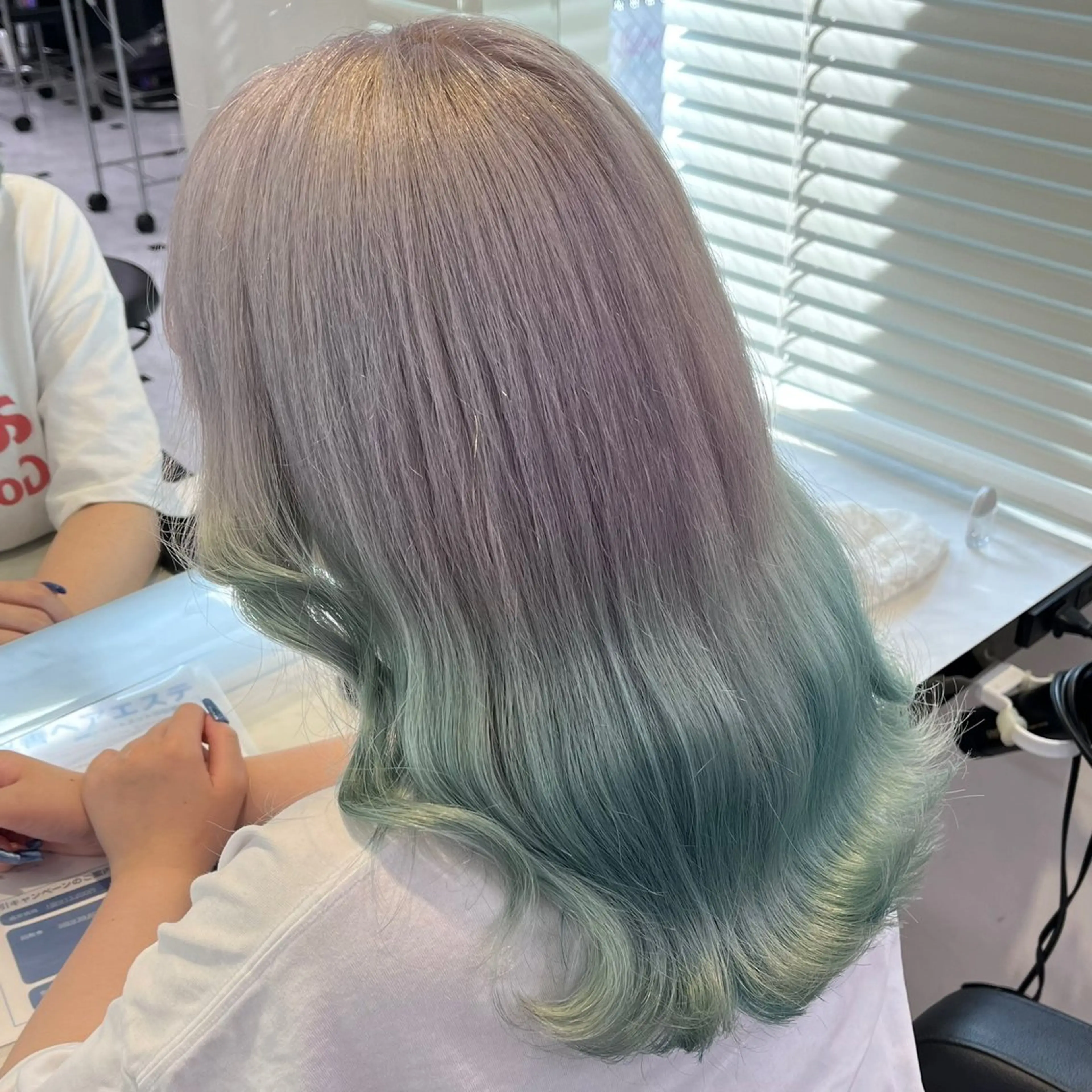ミディアム カラー ヘアアレンジ ヘアカラー 🍒透明感カラー🌨 🥕ハイトーンカラーのヘアスタイル