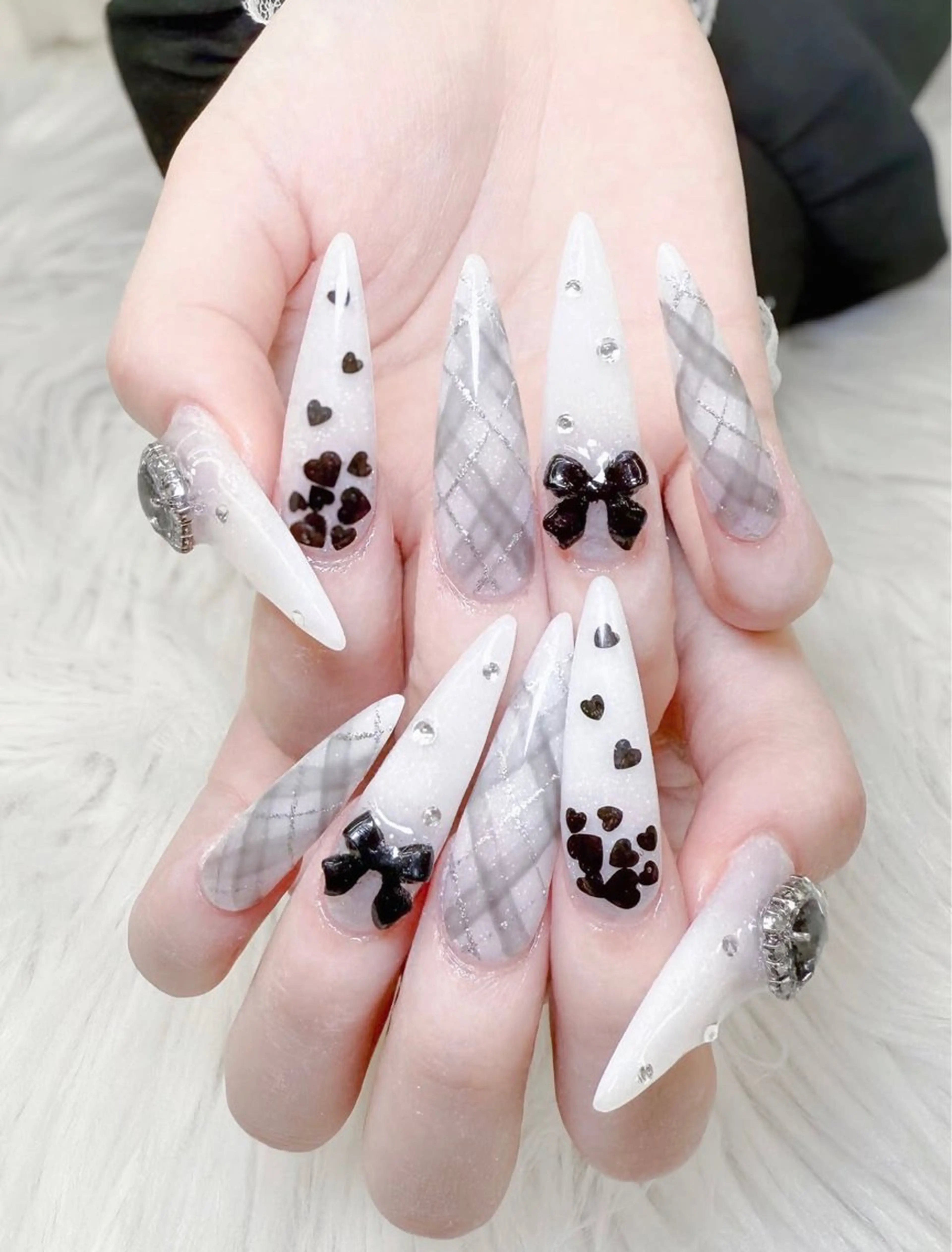 ネイル 長さ出し グラデーション キラキラネイル マグネットネイル ニュアンスネイル ハンドネイル Lee Ainのネイルデザイン