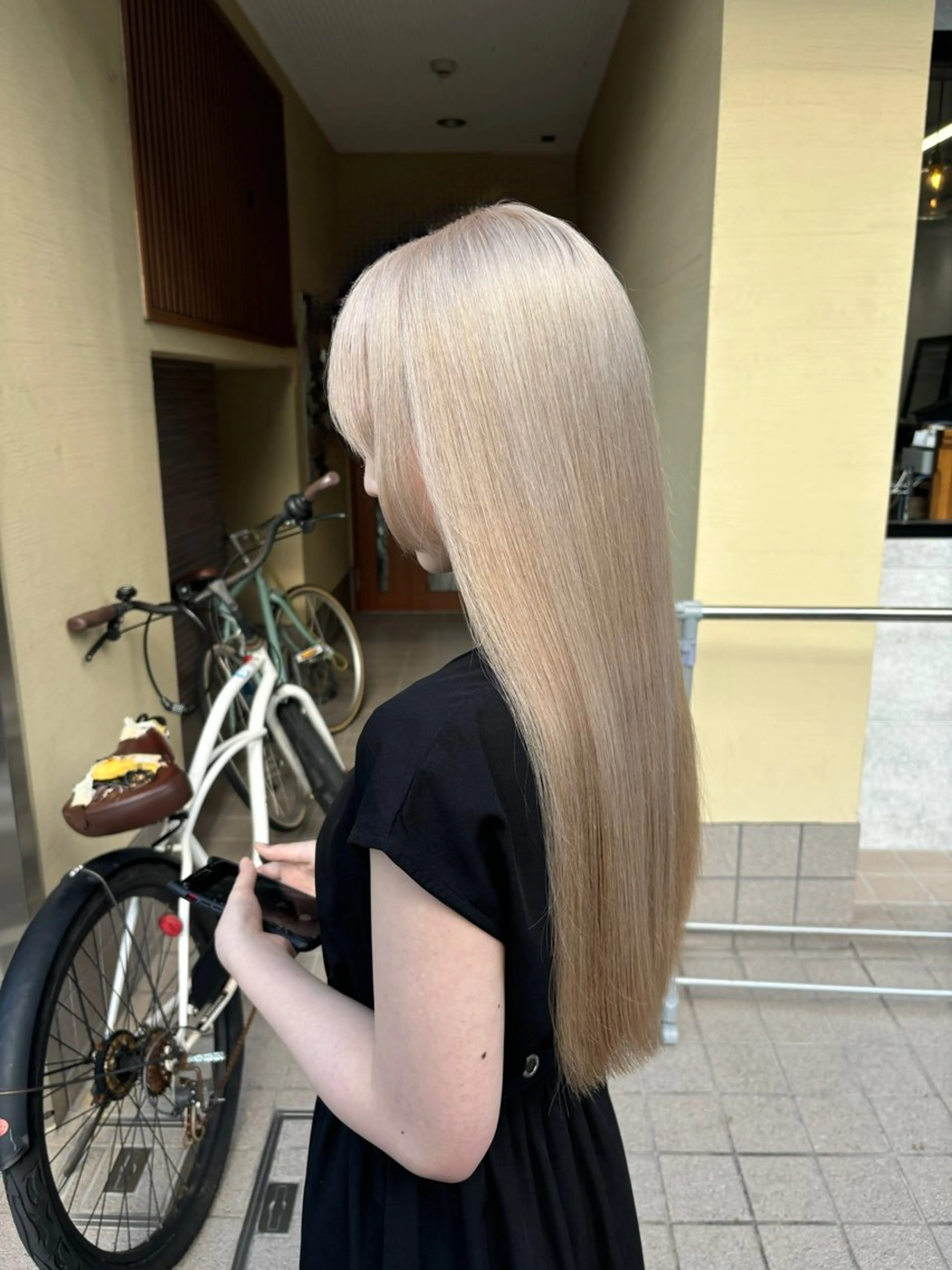 ロング カラー ブリーチ 抜きっぱなしブロンド ブロンド ヘアカラー トリートメント darts所属・マツダ レンのヘアスタイル