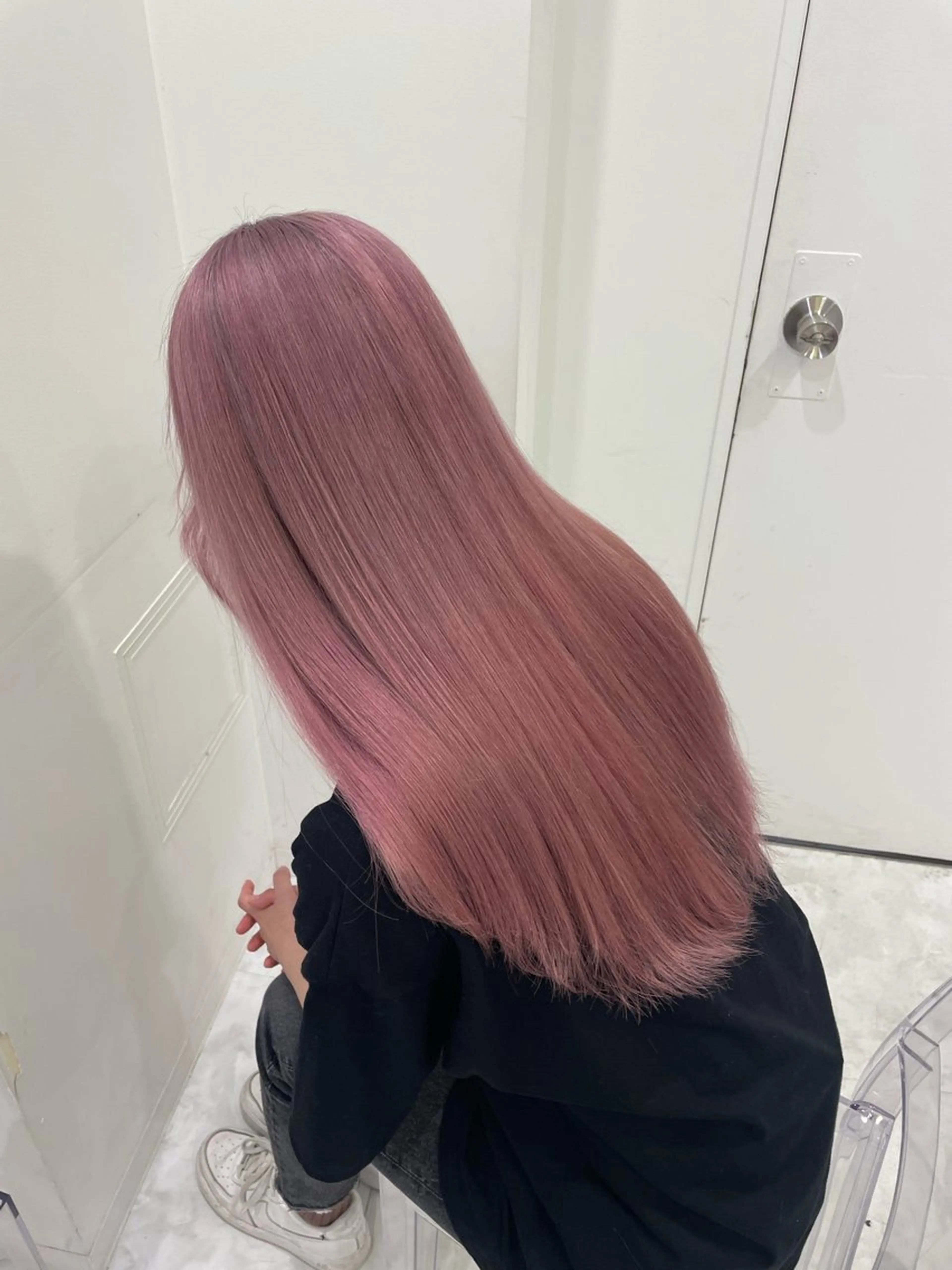 ロング カラー 透明感カラー ハイトーンカラー ピンクカラー ヘアカラー 韓国暗髪🩶レイヤー 🩶hayatoのヘアスタイル