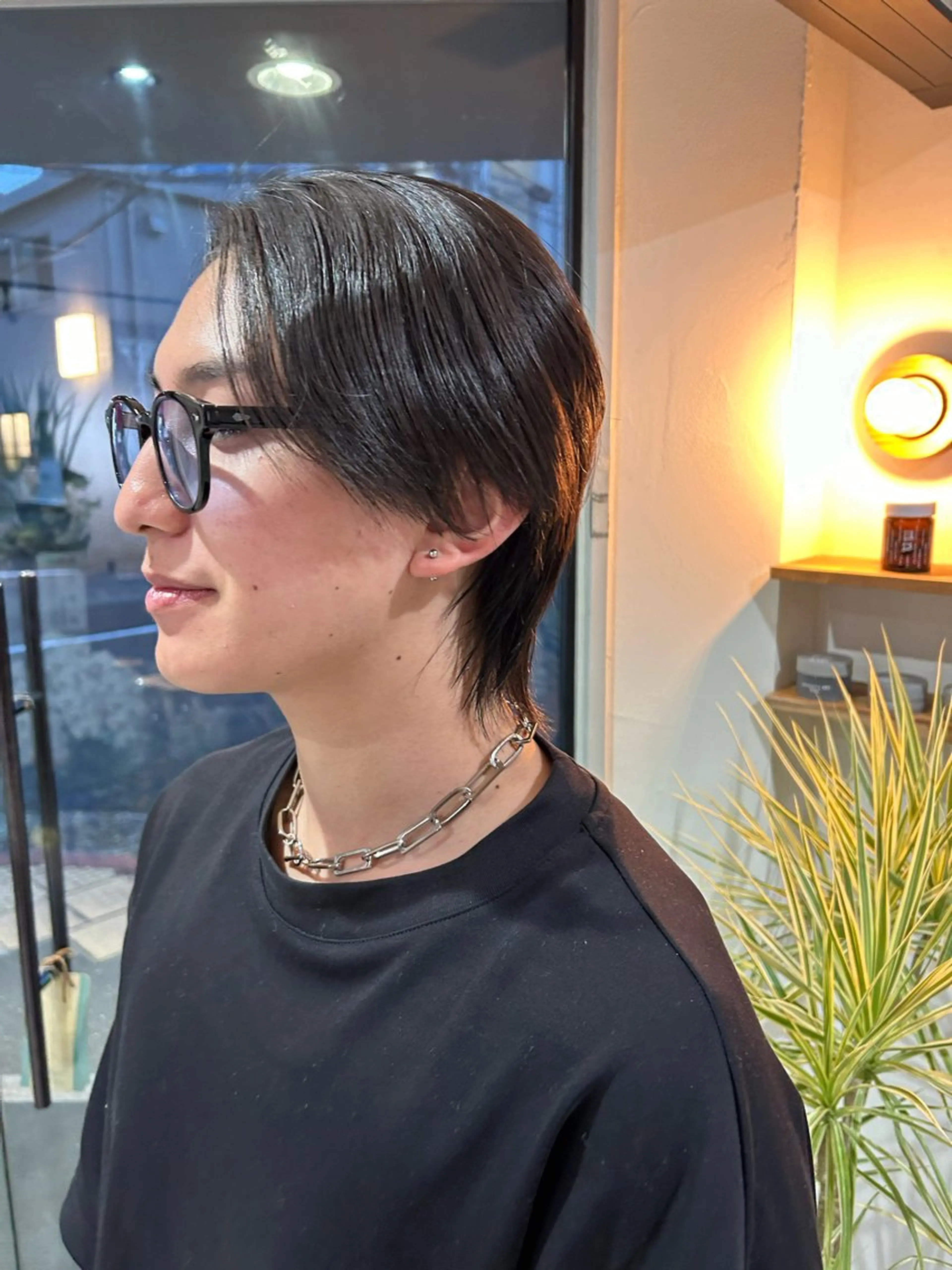 ショート メンズ センターパート 刈り上げ メンズウルフカット ウルフカット 縮毛矯正 トリートメント (h)wim ウィムのヘアスタイル