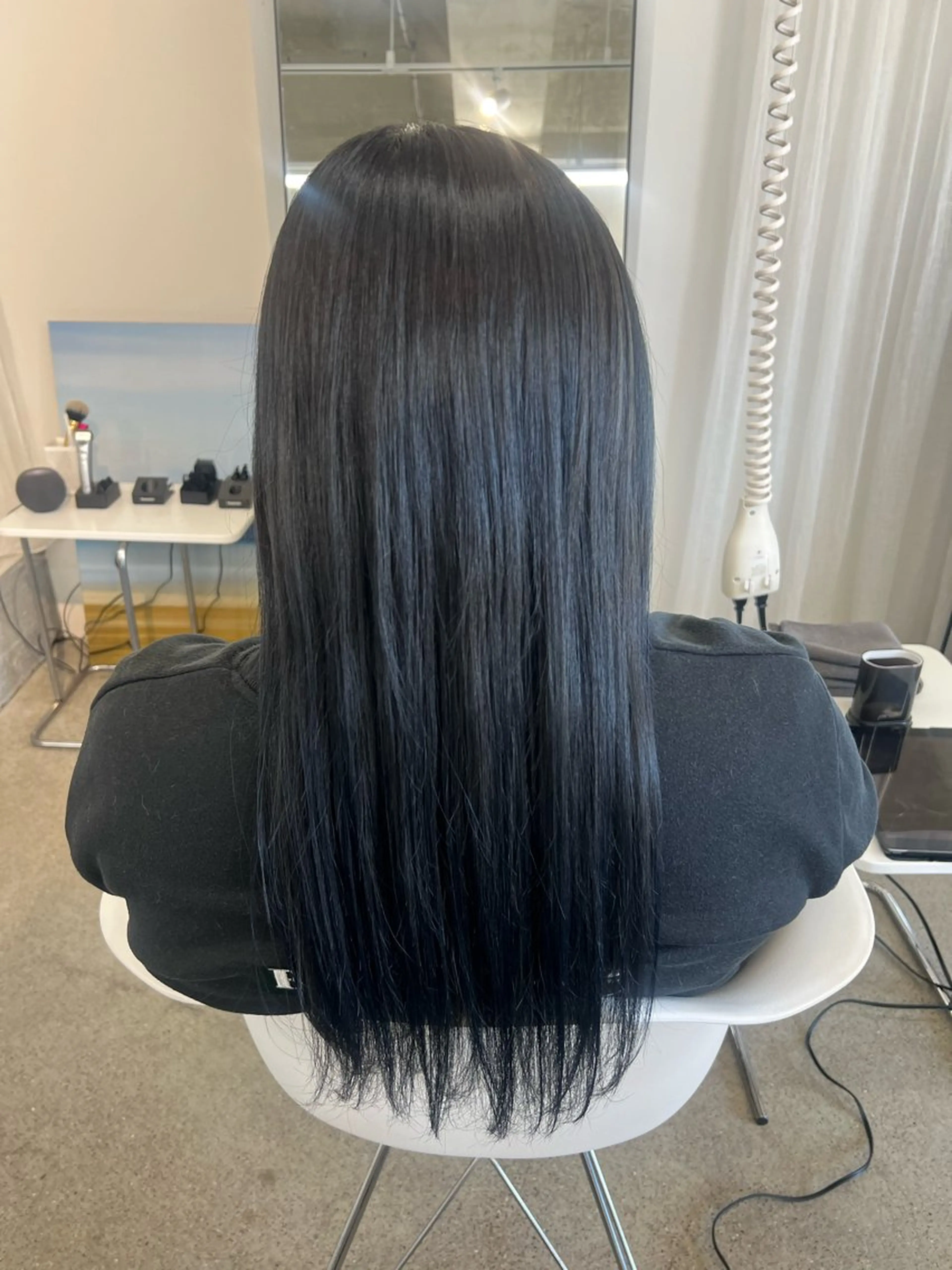 ロング カラー 黒髪 ブルーカラー ブルーブラック カット ヘアカラー トリートメント build所属・秋山 花音のヘアスタイル