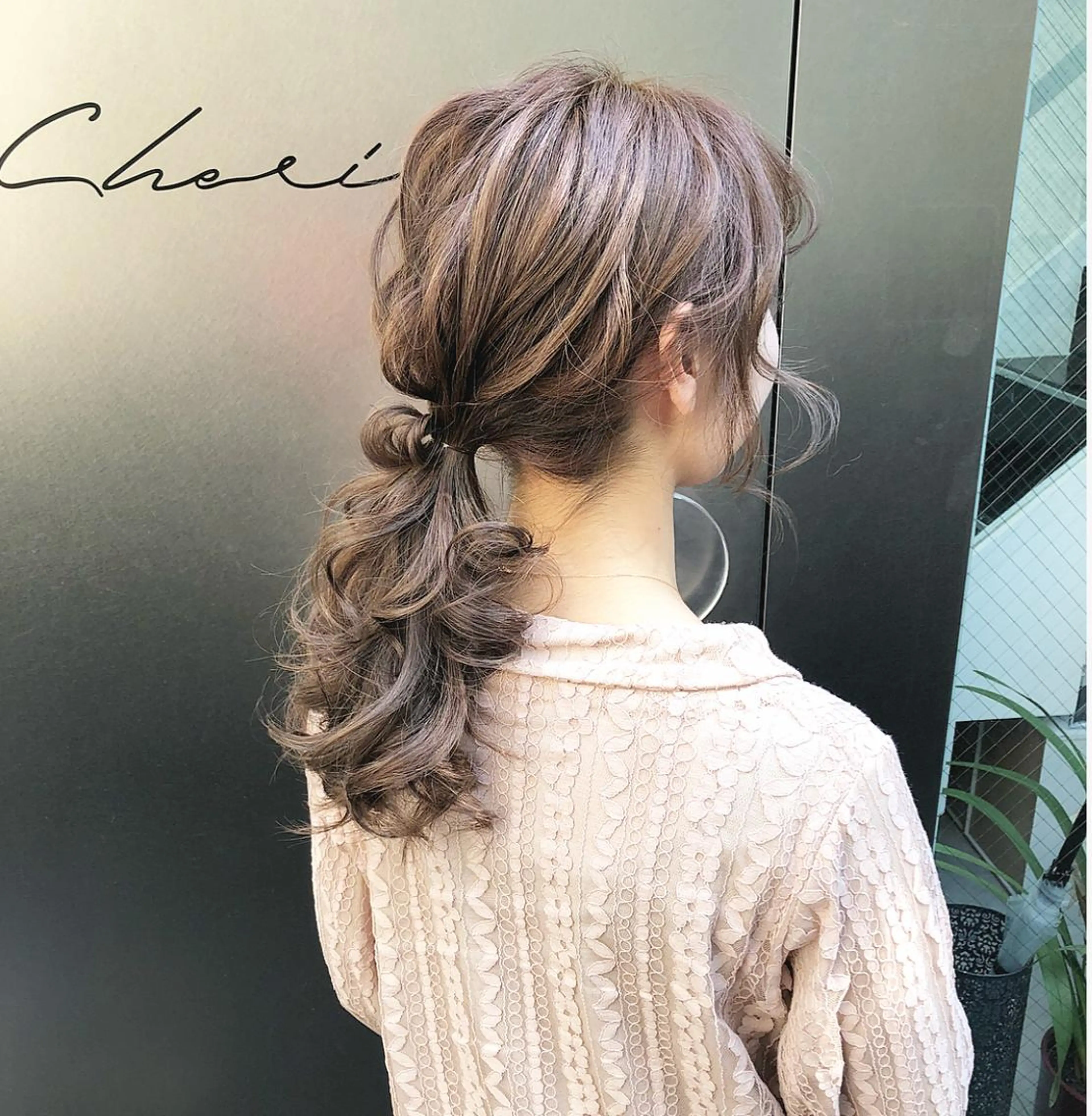 ロング カラー ヘアアレンジ ポニーテール ベージュカラー ピンクカラー ピンクベージュ autre所属・大久保 ひでなりのヘアスタイル