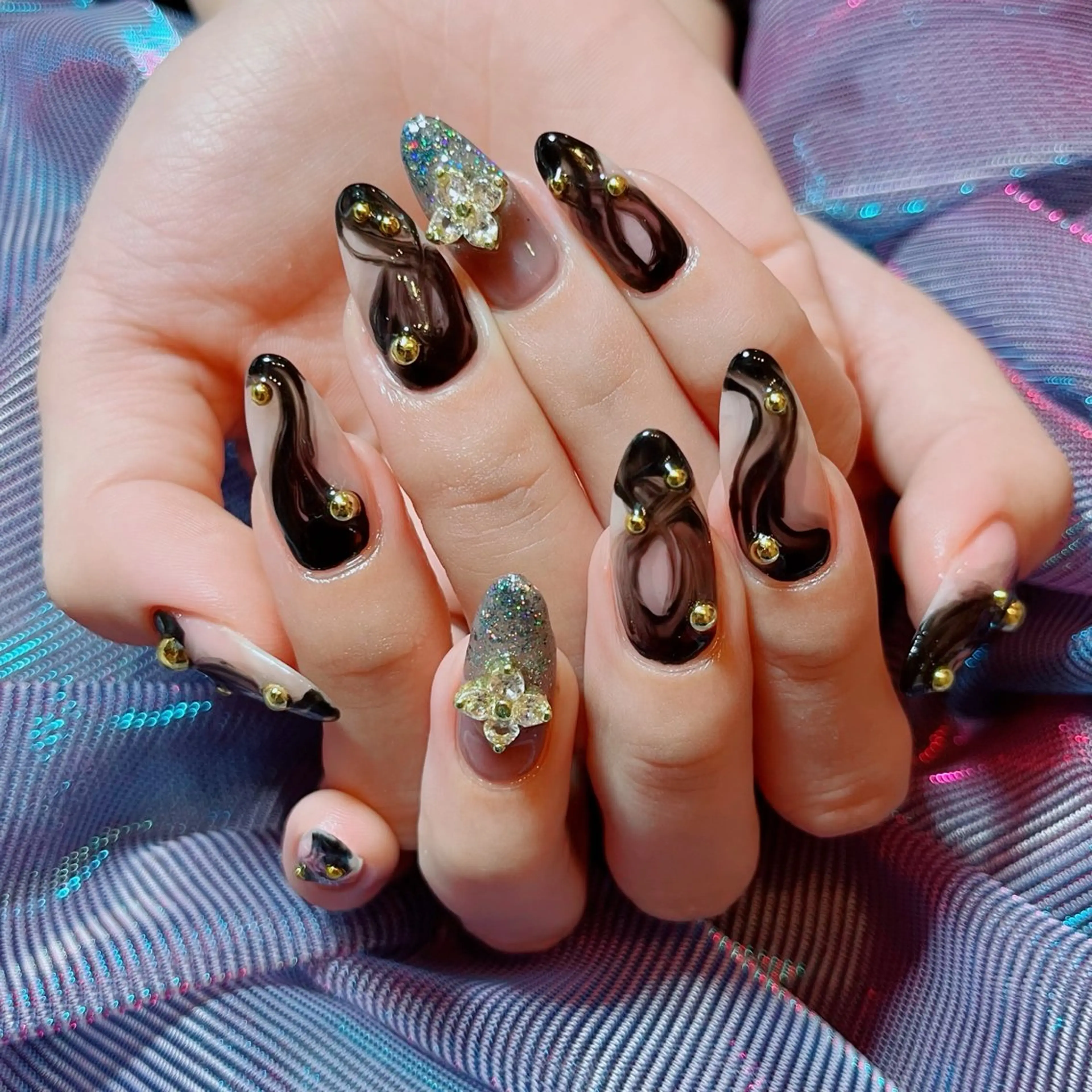 ネイル 成人式 ゴールド 赤色 ruirui.naildesign所属・RUI ☆のネイルデザイン